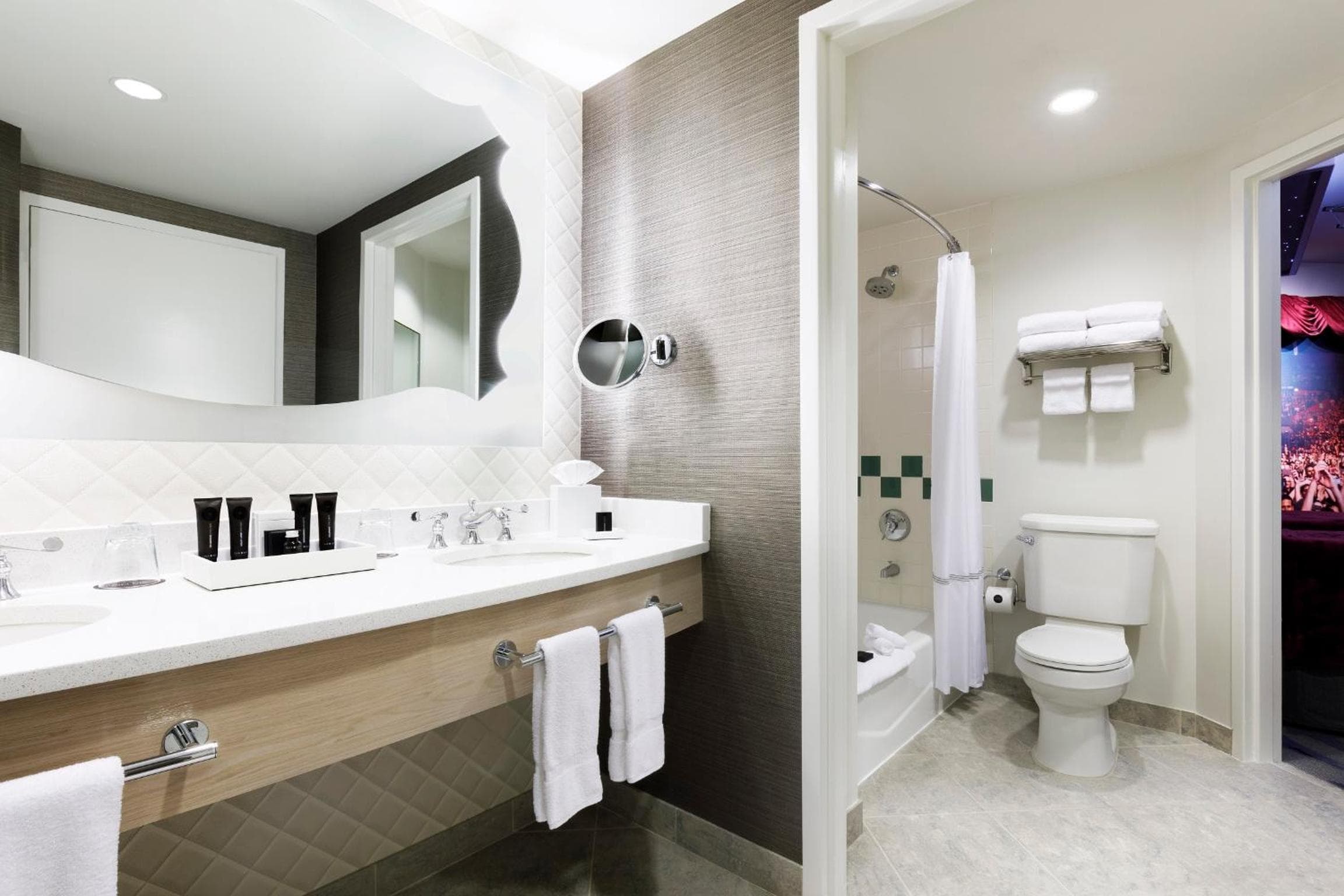 Universal's Hard Rock Hotel® — 28