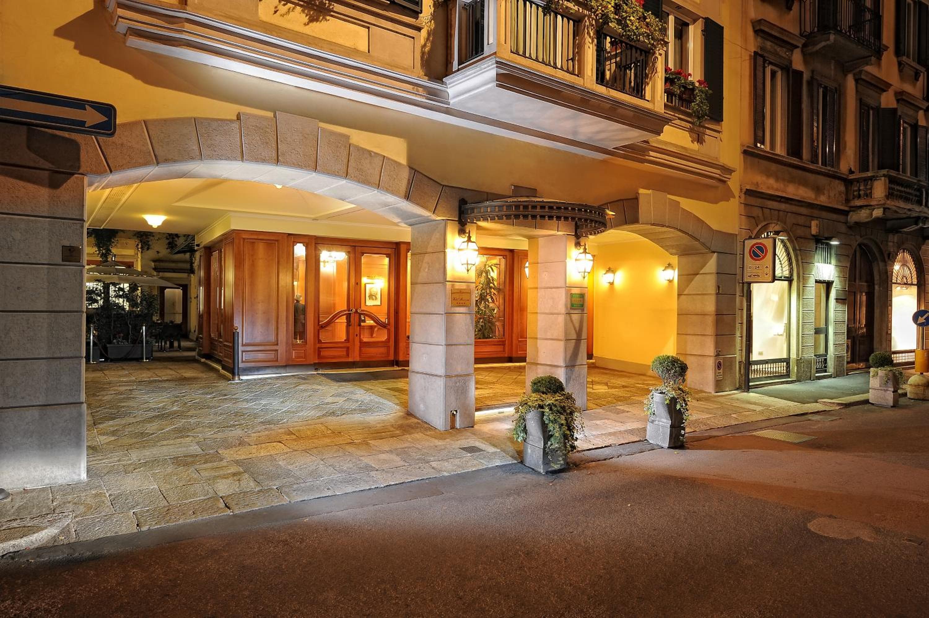 Albergo Manzoni — 1