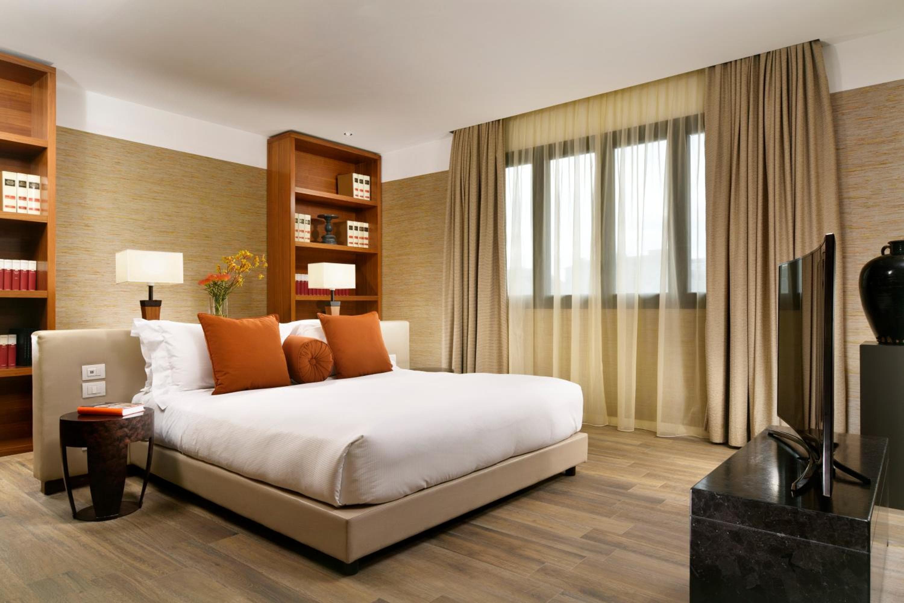 Milan Suite Hotel — 4
