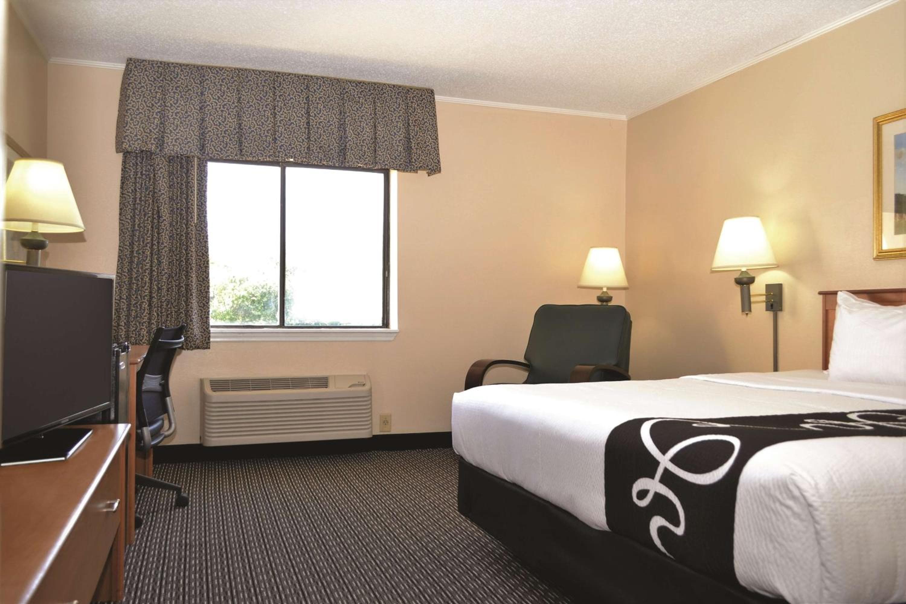 La Quinta by Wyndham Tampa Fairgrounds - Casino — 13