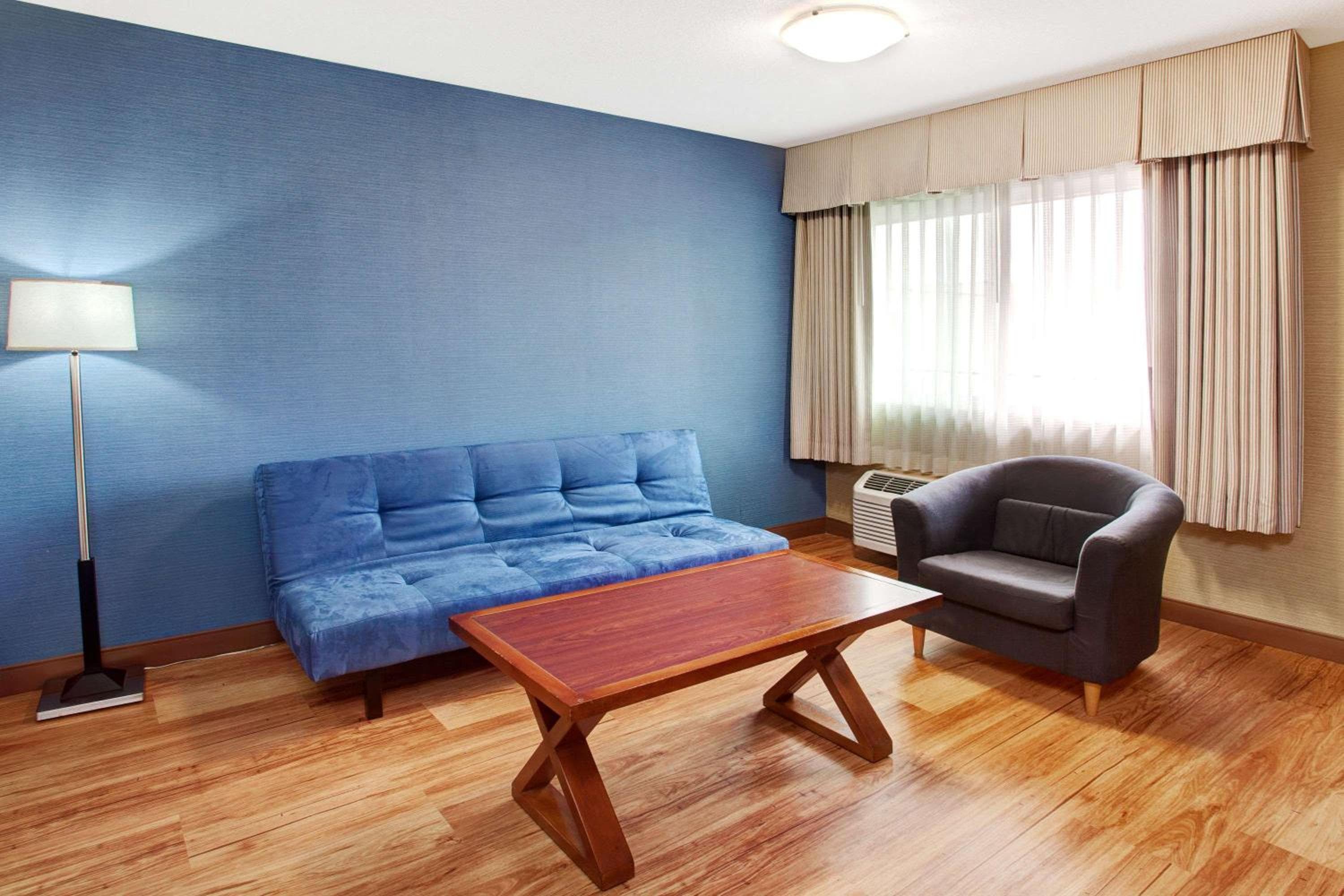 Travelodge by Wyndham Culver City — 24