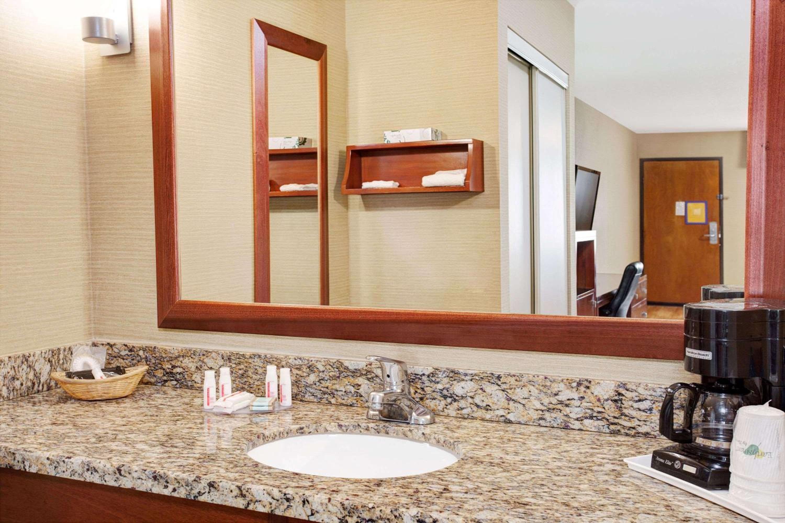 Travelodge by Wyndham Culver City — 22
