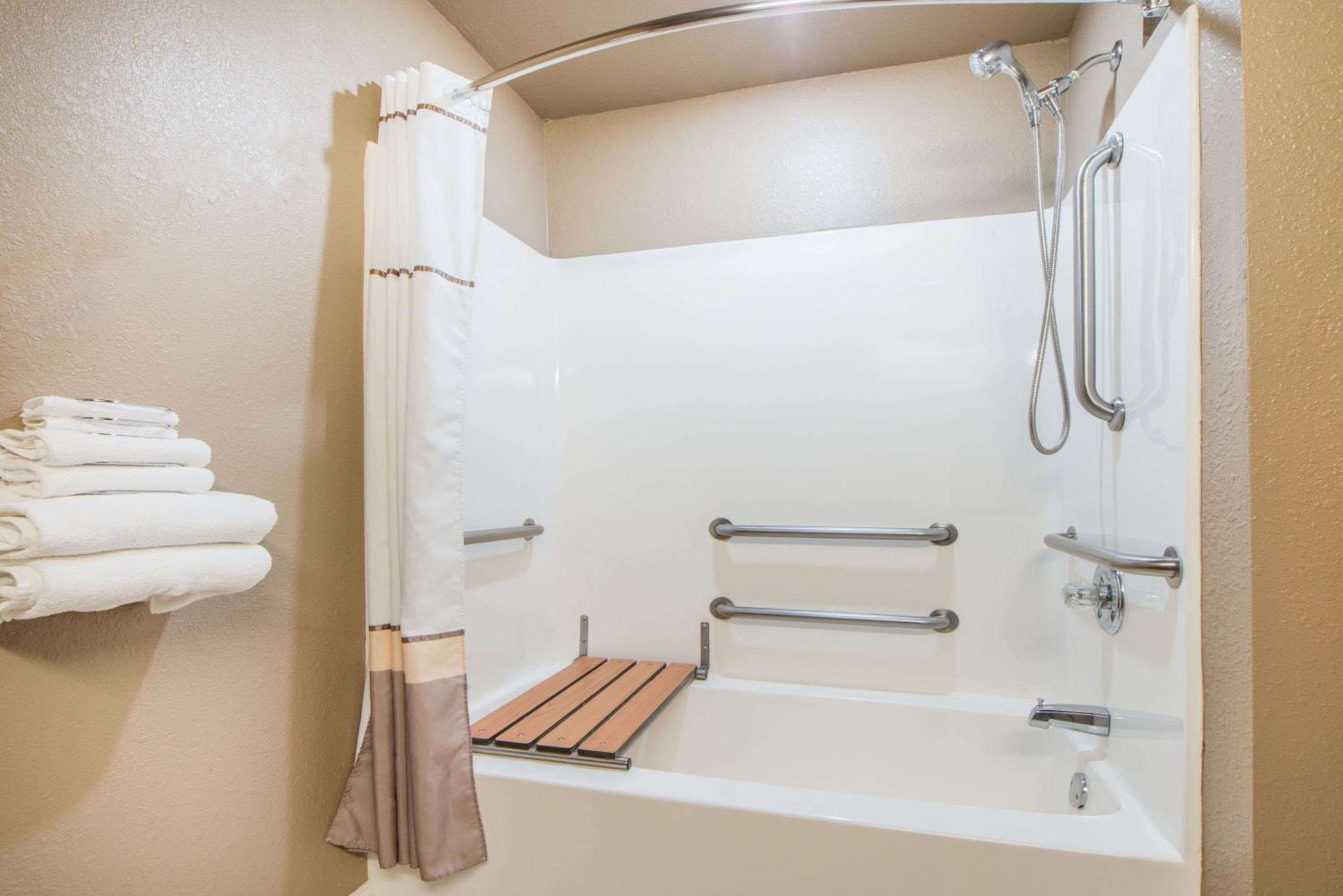 Microtel Inn and Suites By Wyndham Miami OK --> Microtel Inn and Suites By Wyndham Miami OK — 7