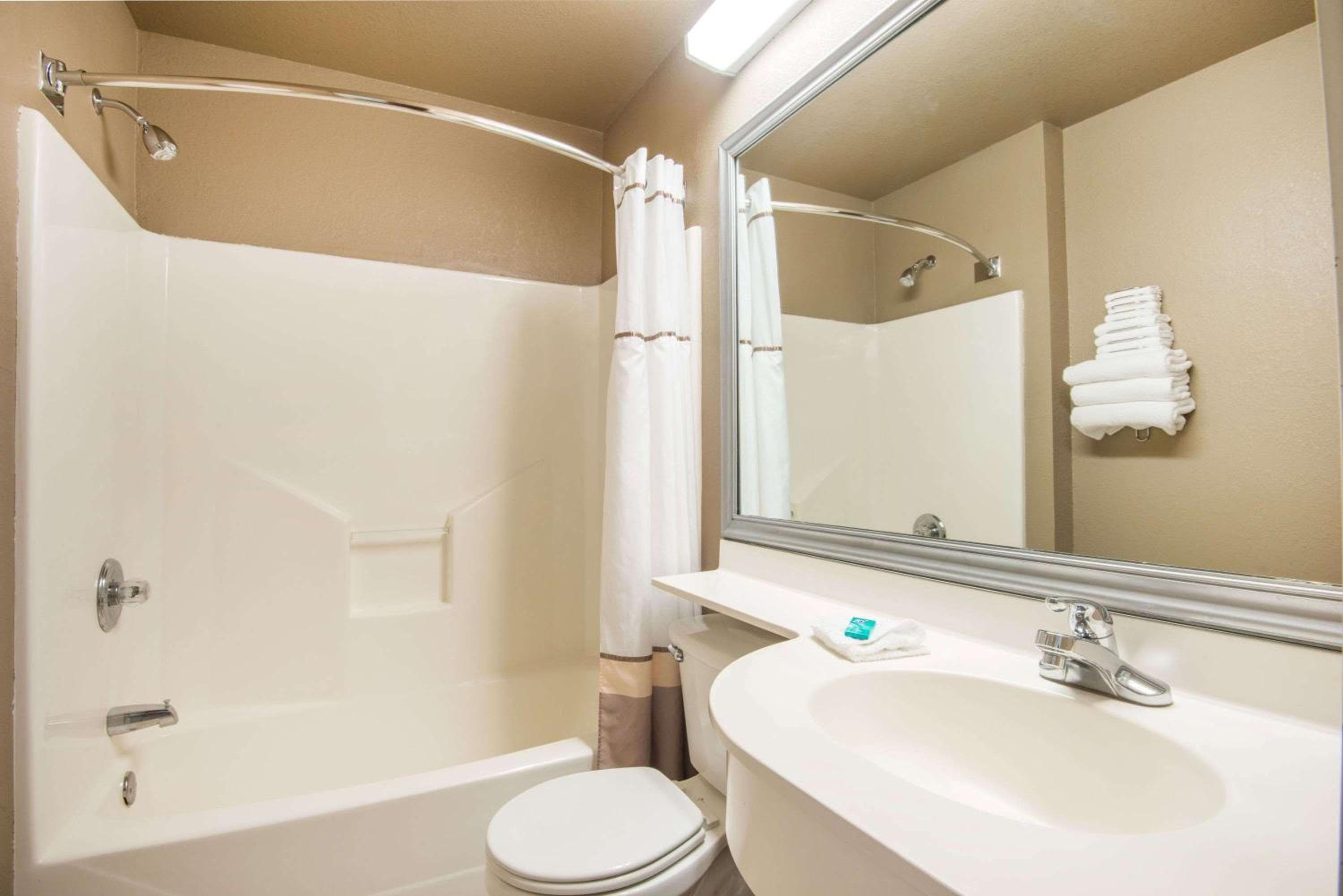 Microtel Inn and Suites By Wyndham Miami OK --> Microtel Inn and Suites By Wyndham Miami OK — 9