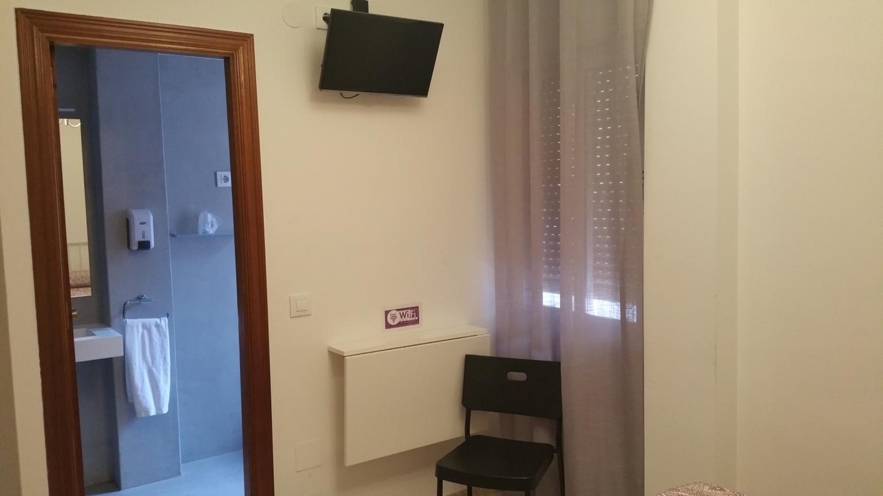 Hostal Tilos — 30