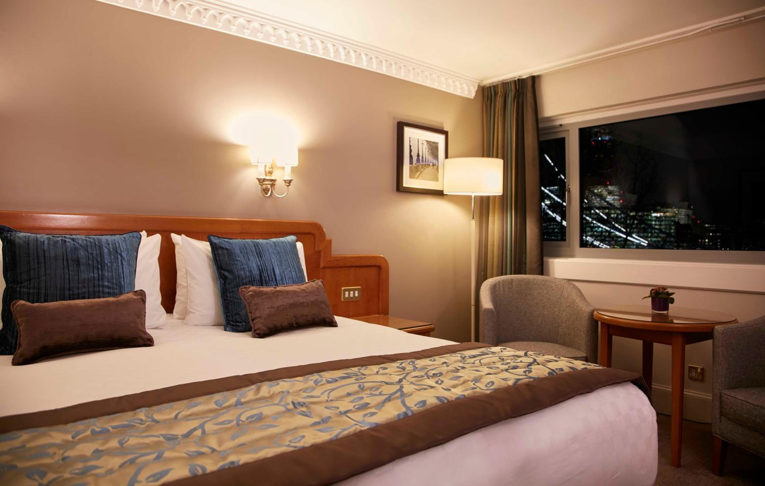 Il Tower Hotel, Londra — 11