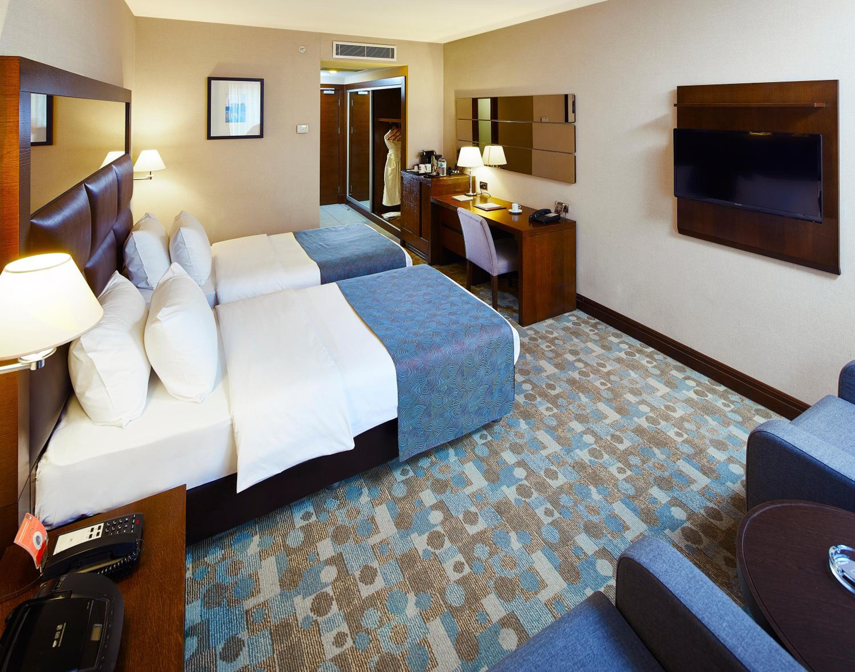 Midtown Hotel — 18