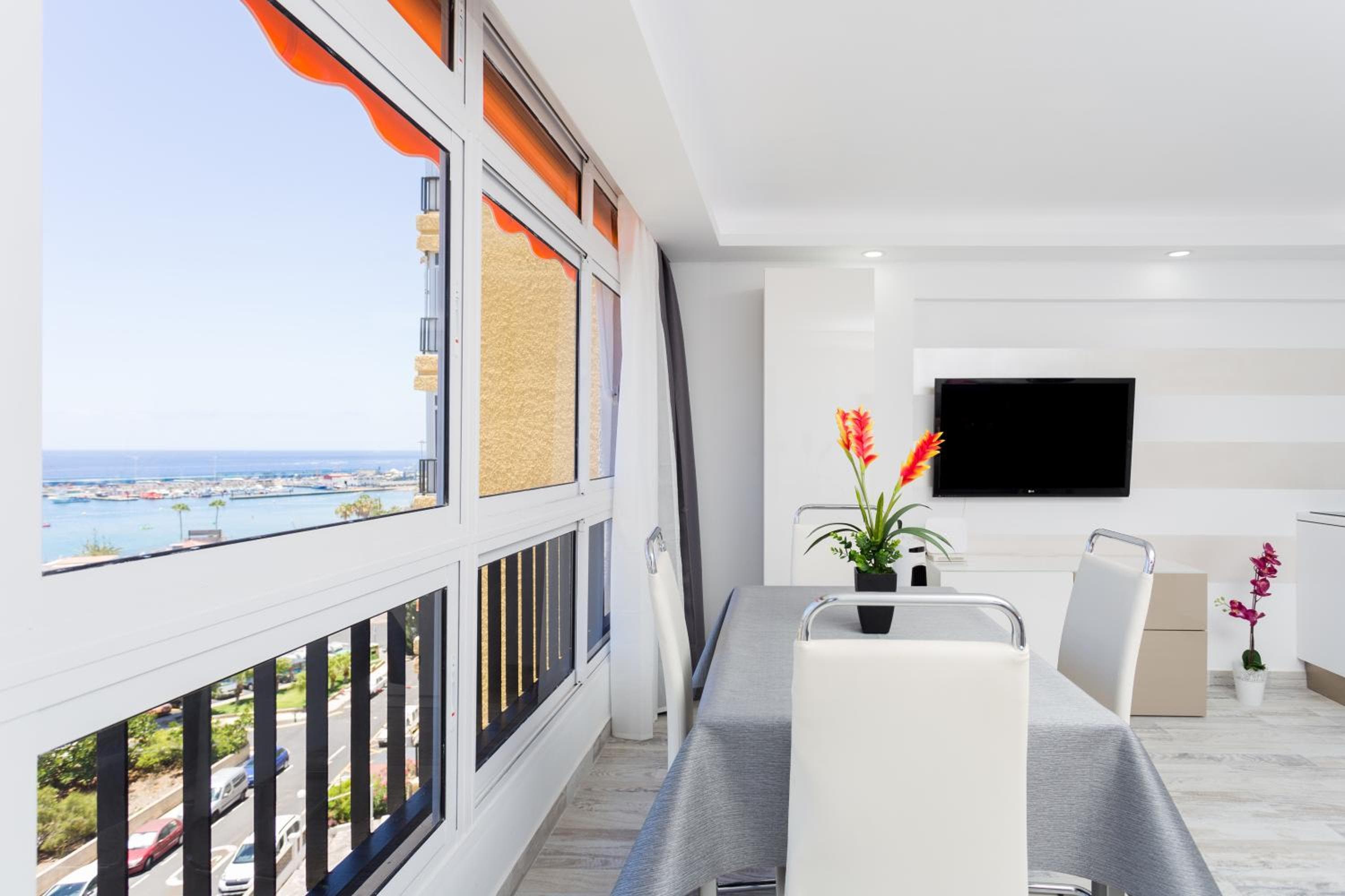 63 Los Cristianos first sea line, Wi Fi — 1