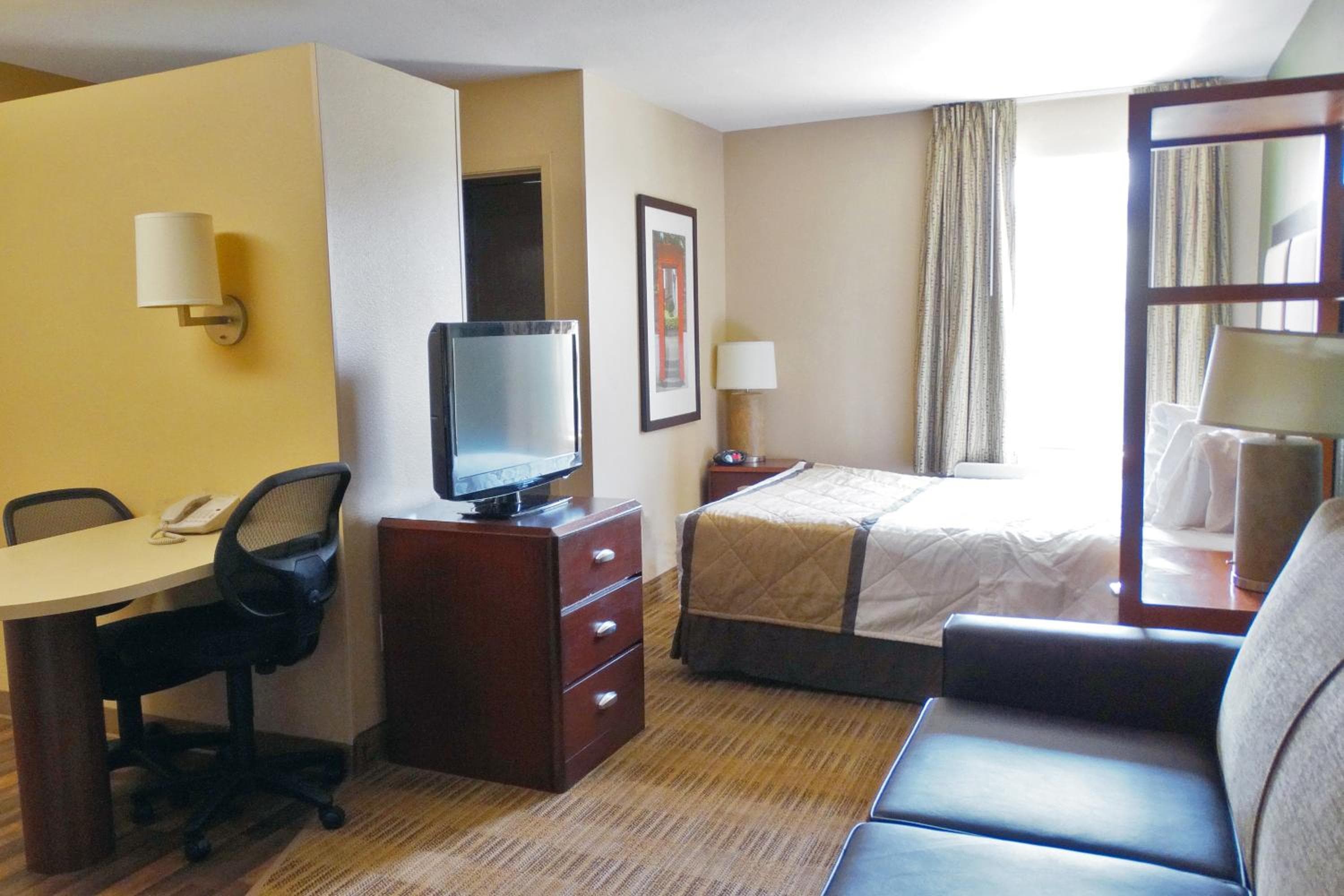 Extended Stay America Suites - Tampa - Airport - N Westshore Blvd — 5