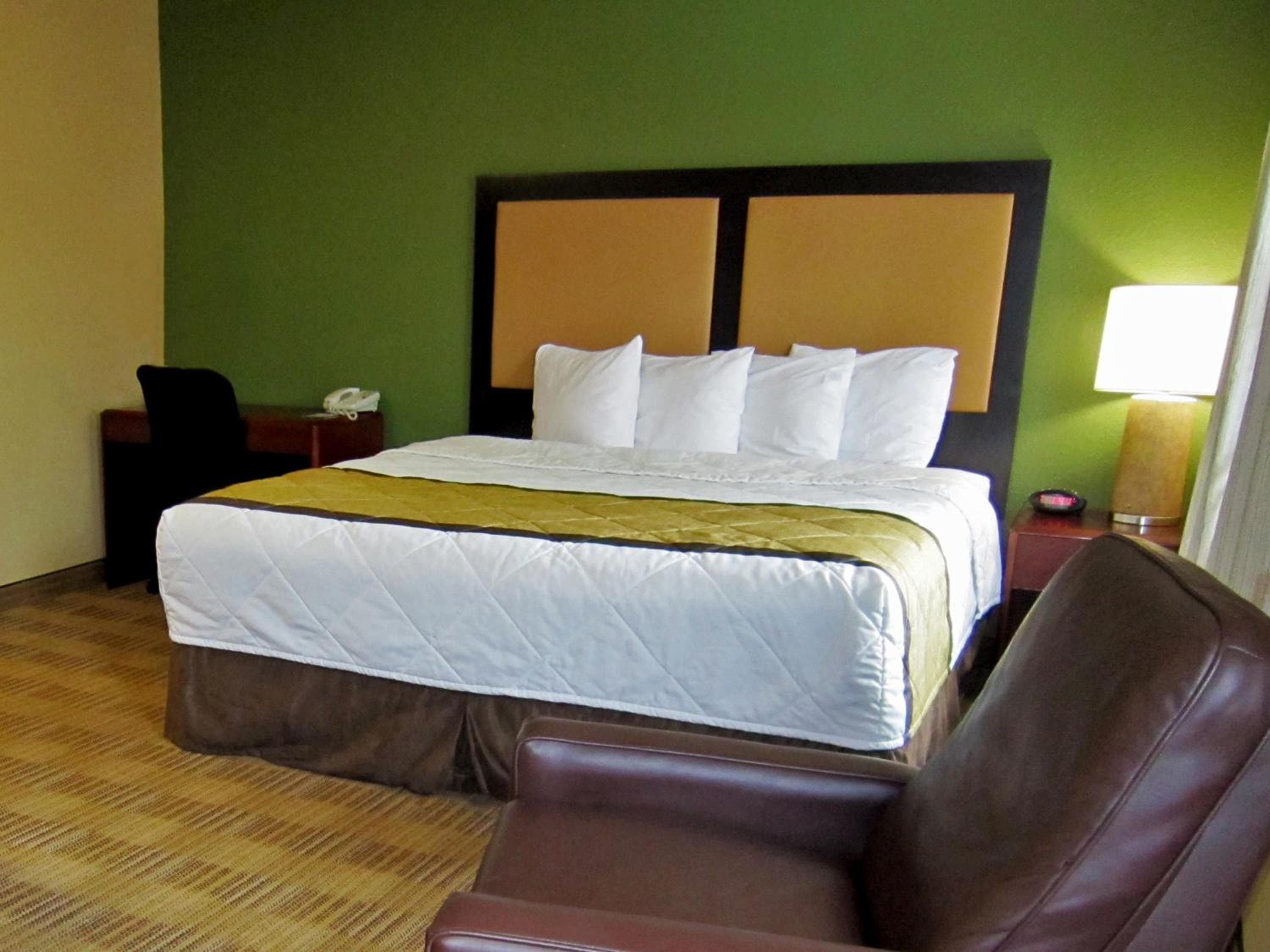 Extended Stay America Suites - Tampa - Airport - N Westshore Blvd — 3