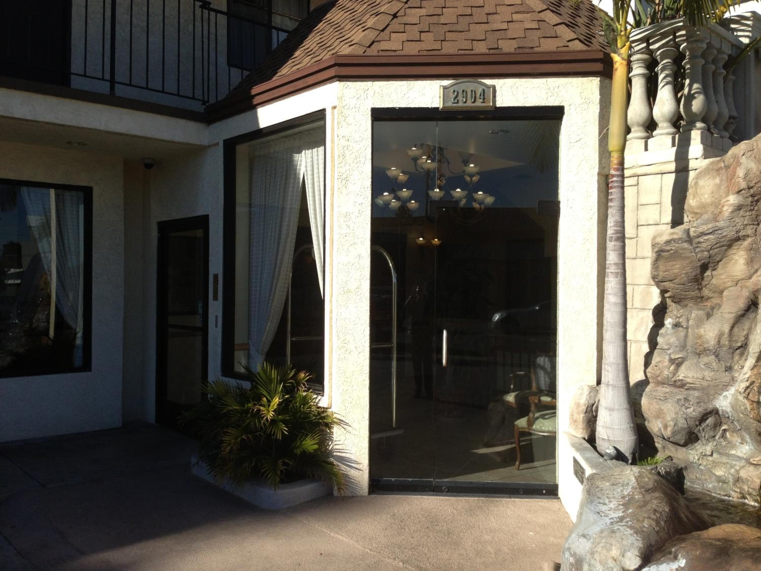 Jolly Roger Hotel — 3