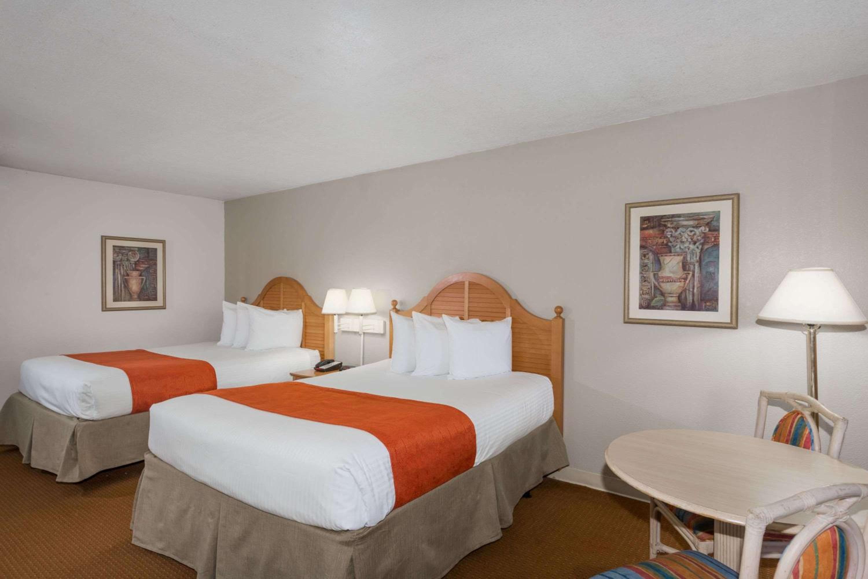 Ramada by Wyndham Kissimmee Gateway - Free Theme Park Shuttle — 26