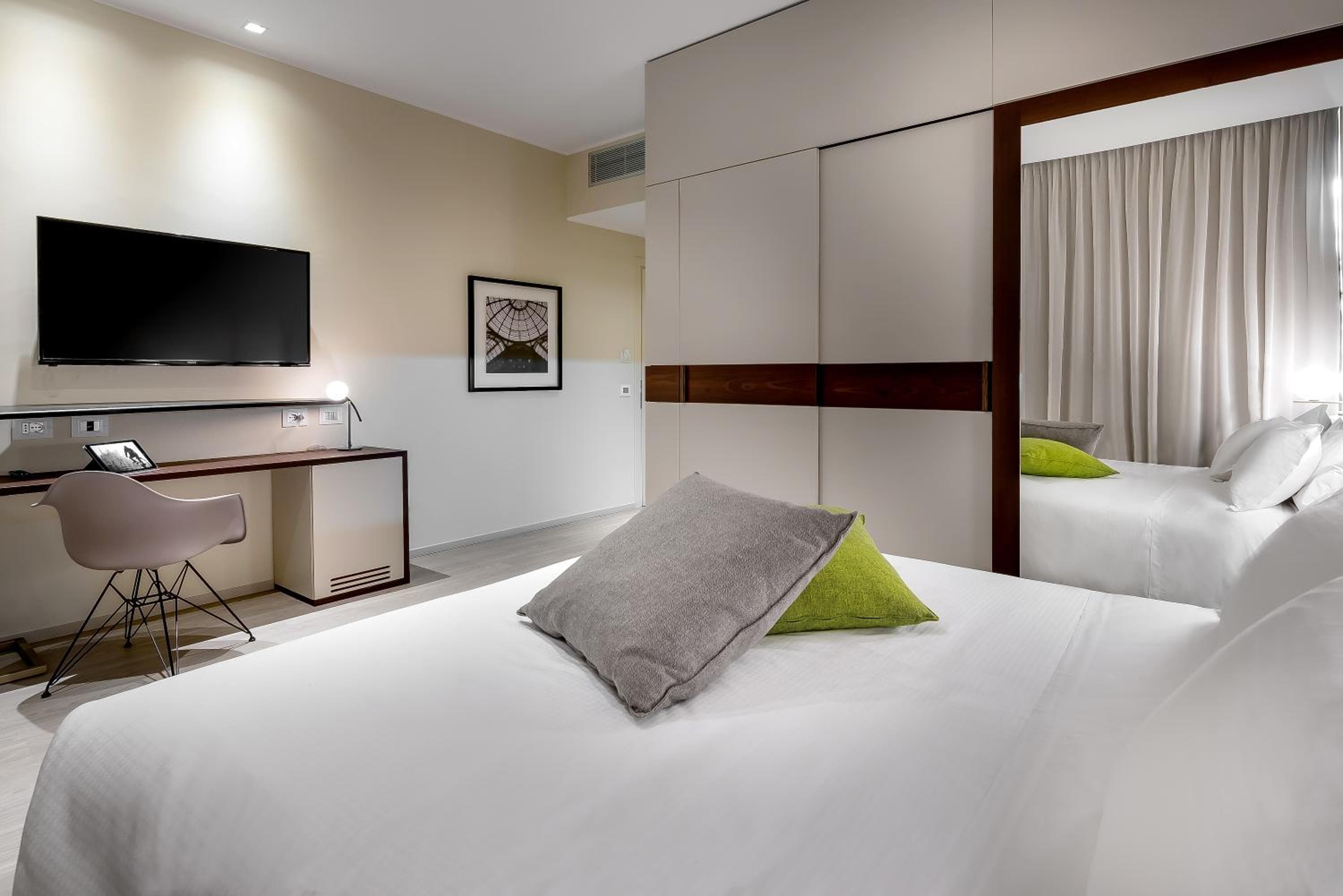 Hotel Canada — 27