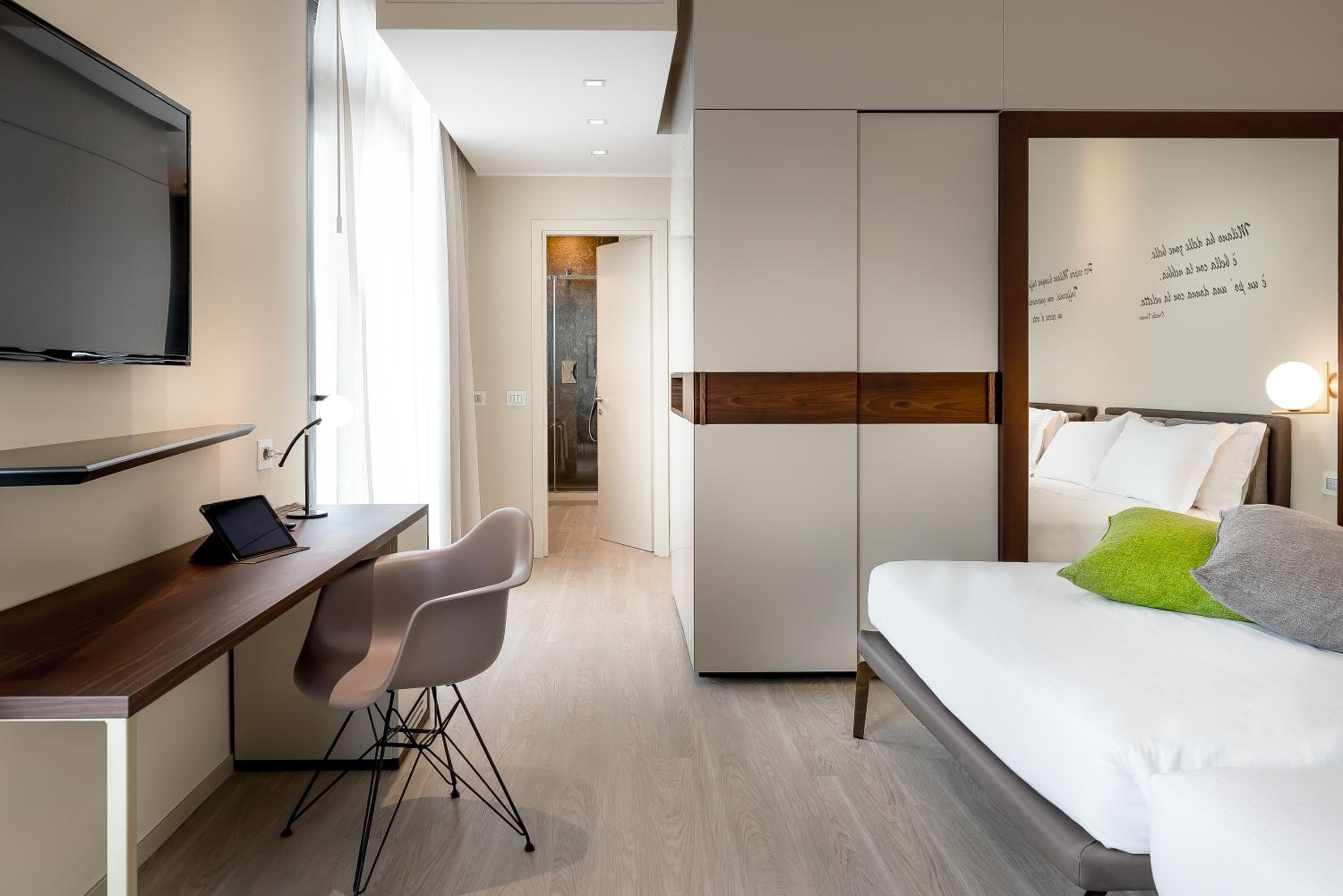 Hotel Canada — 24