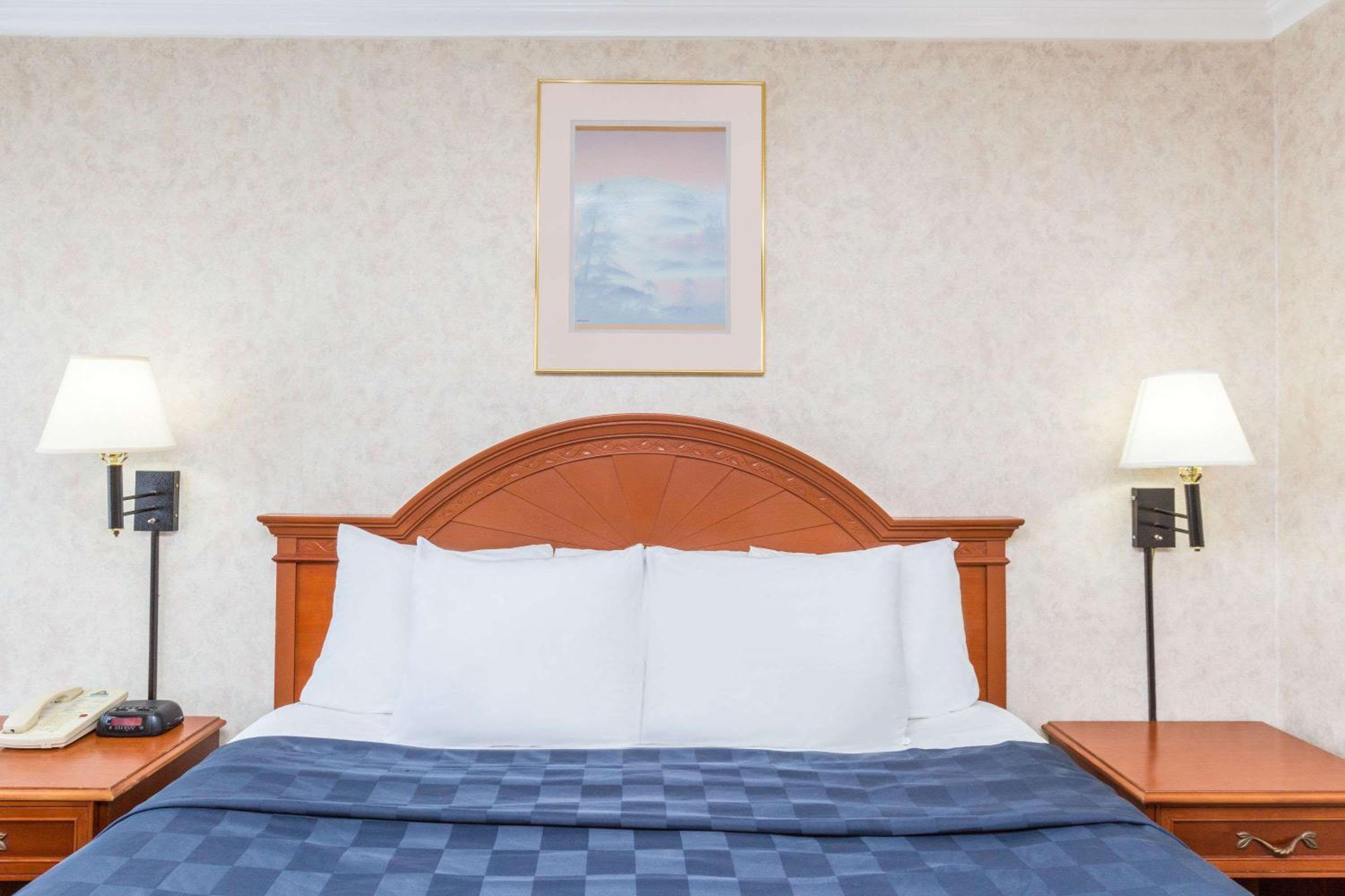 Days Inn by Wyndham Los Angeles LAX/VeniceBch/Marina DelRay — 6