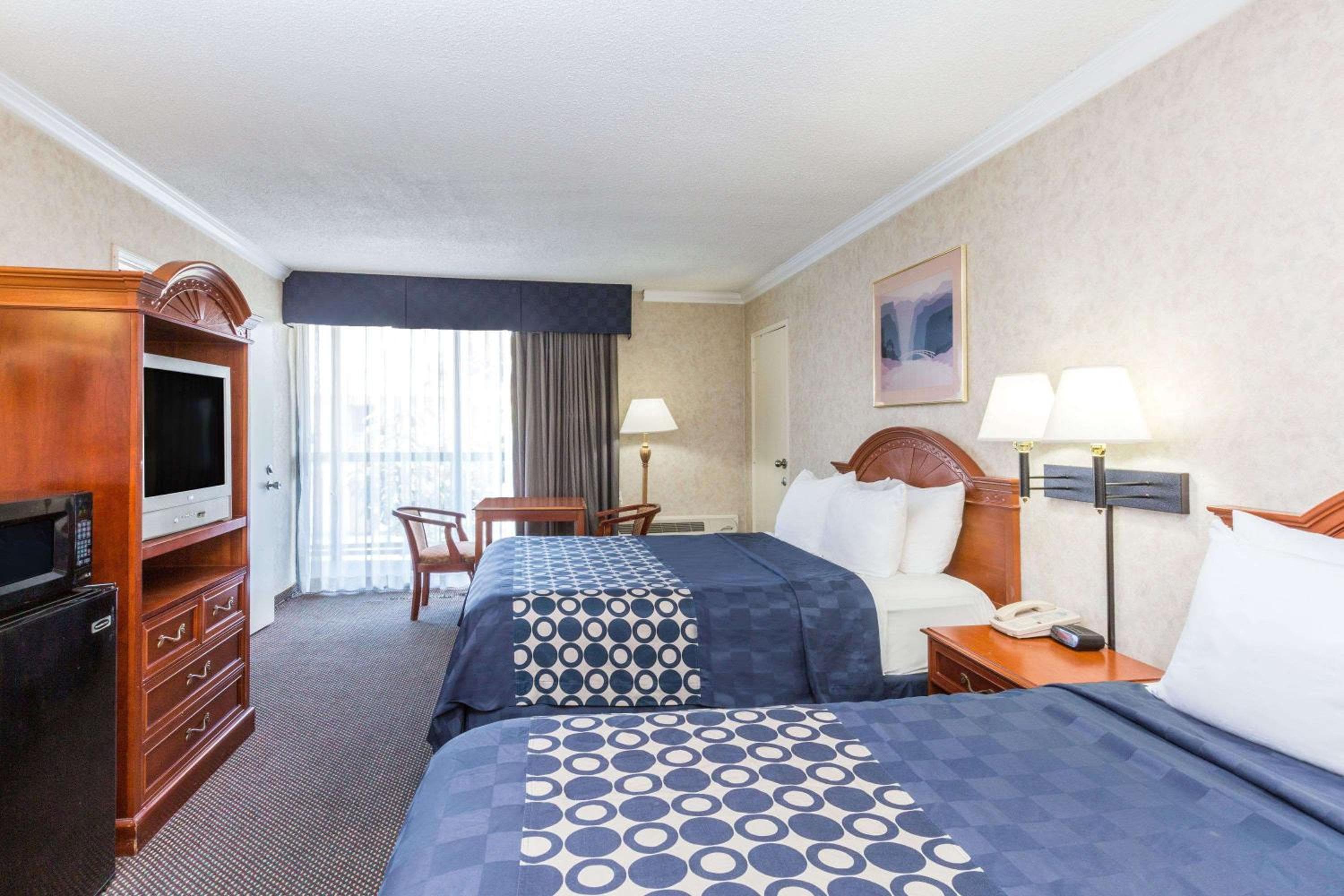 Days Inn by Wyndham Los Angeles LAX/VeniceBch/Marina DelRay — 13