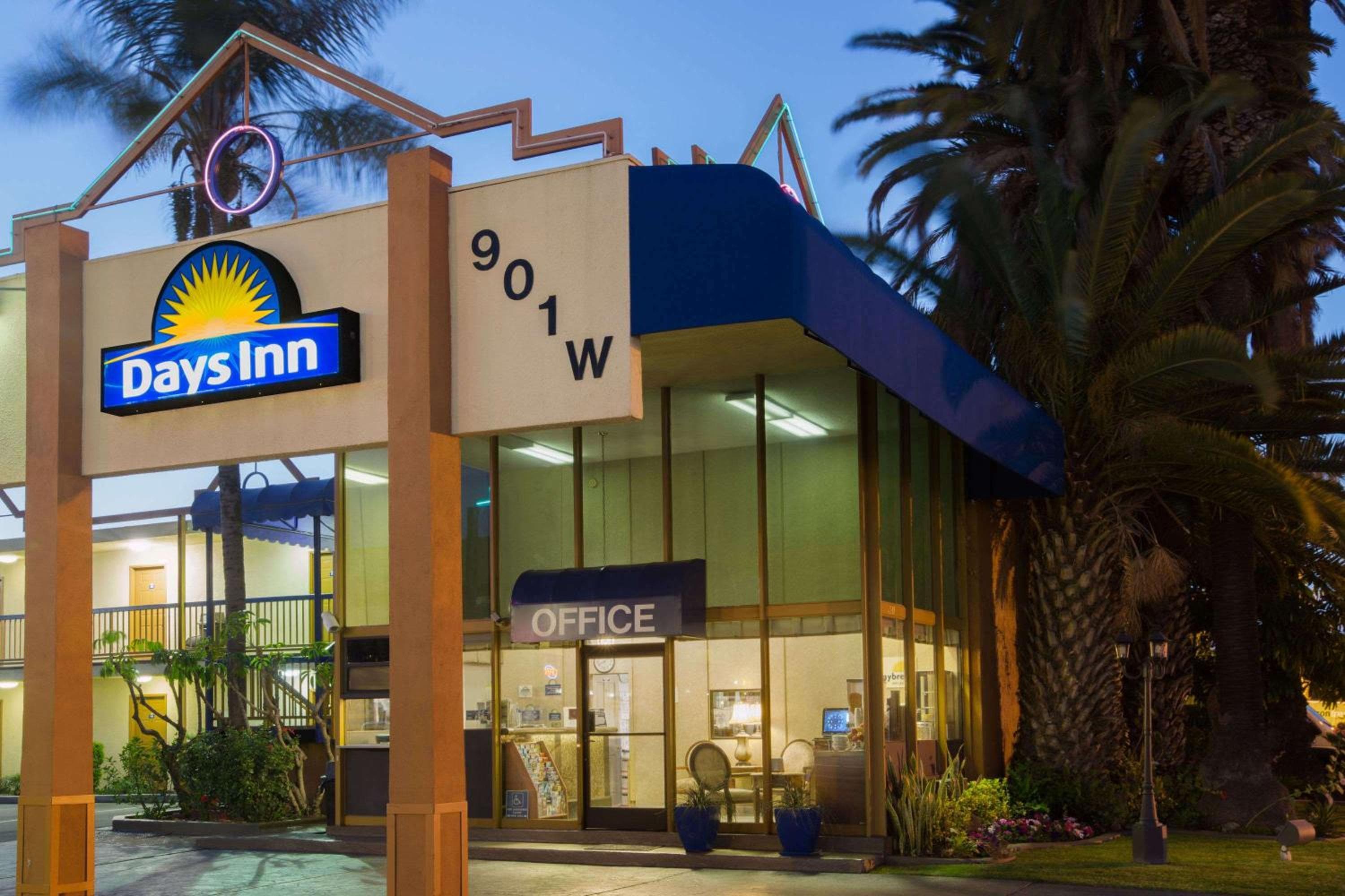 Days Inn by Wyndham Los Angeles LAX/VeniceBch/Marina DelRay — 2