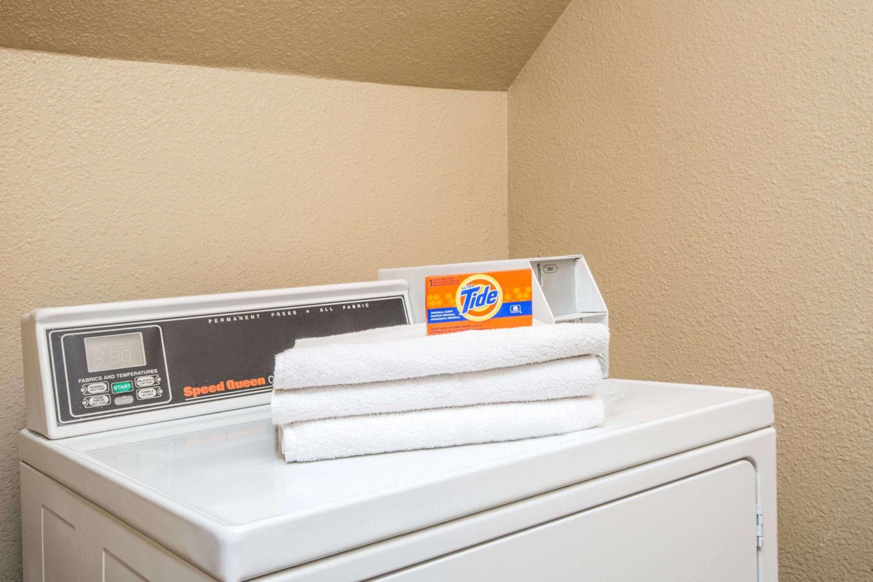Days Inn by Wyndham Los Angeles LAX/VeniceBch/Marina DelRay — 14