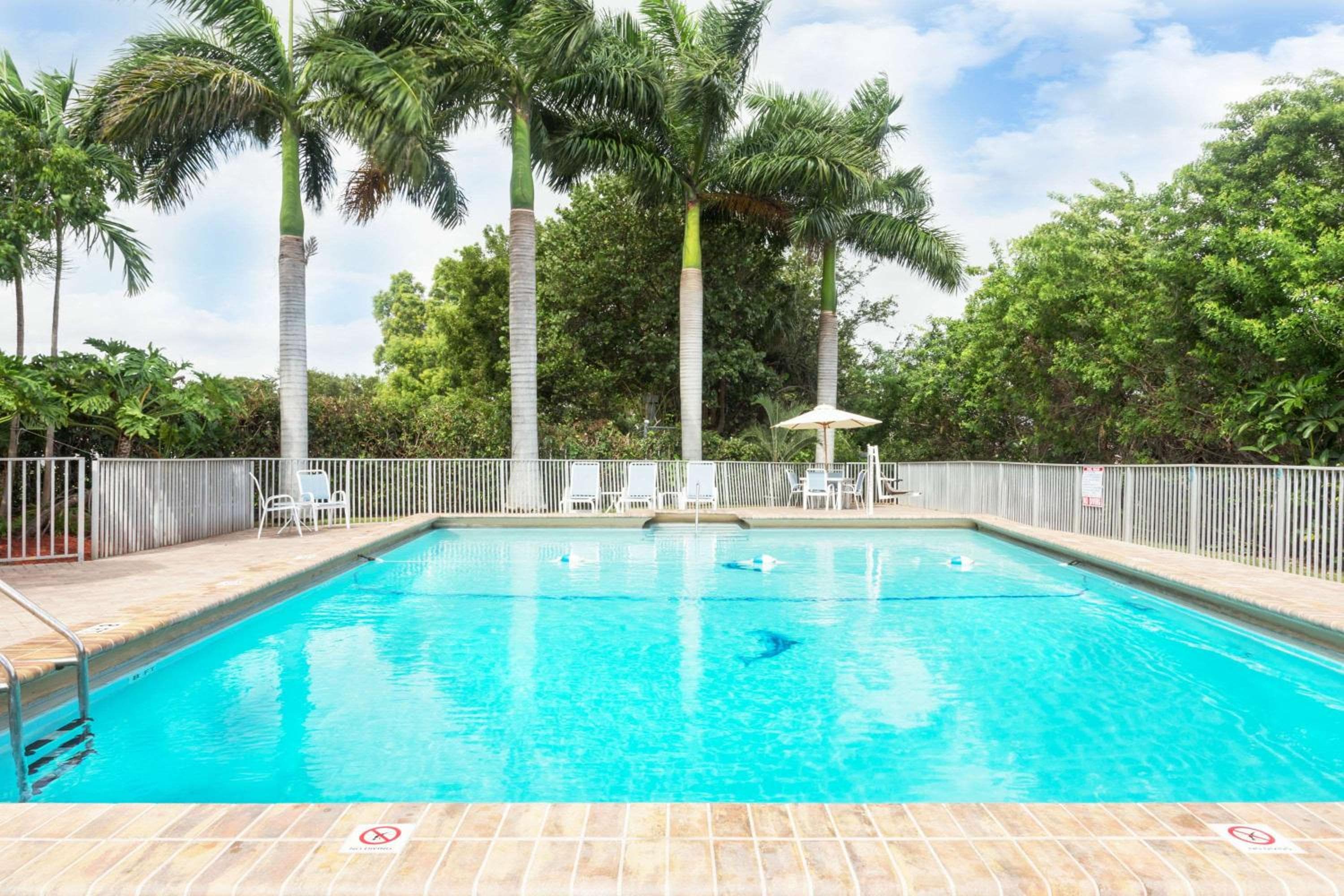 Days Inn by Wyndham Fort Lauderdale-Oakland Park Airport N — 7