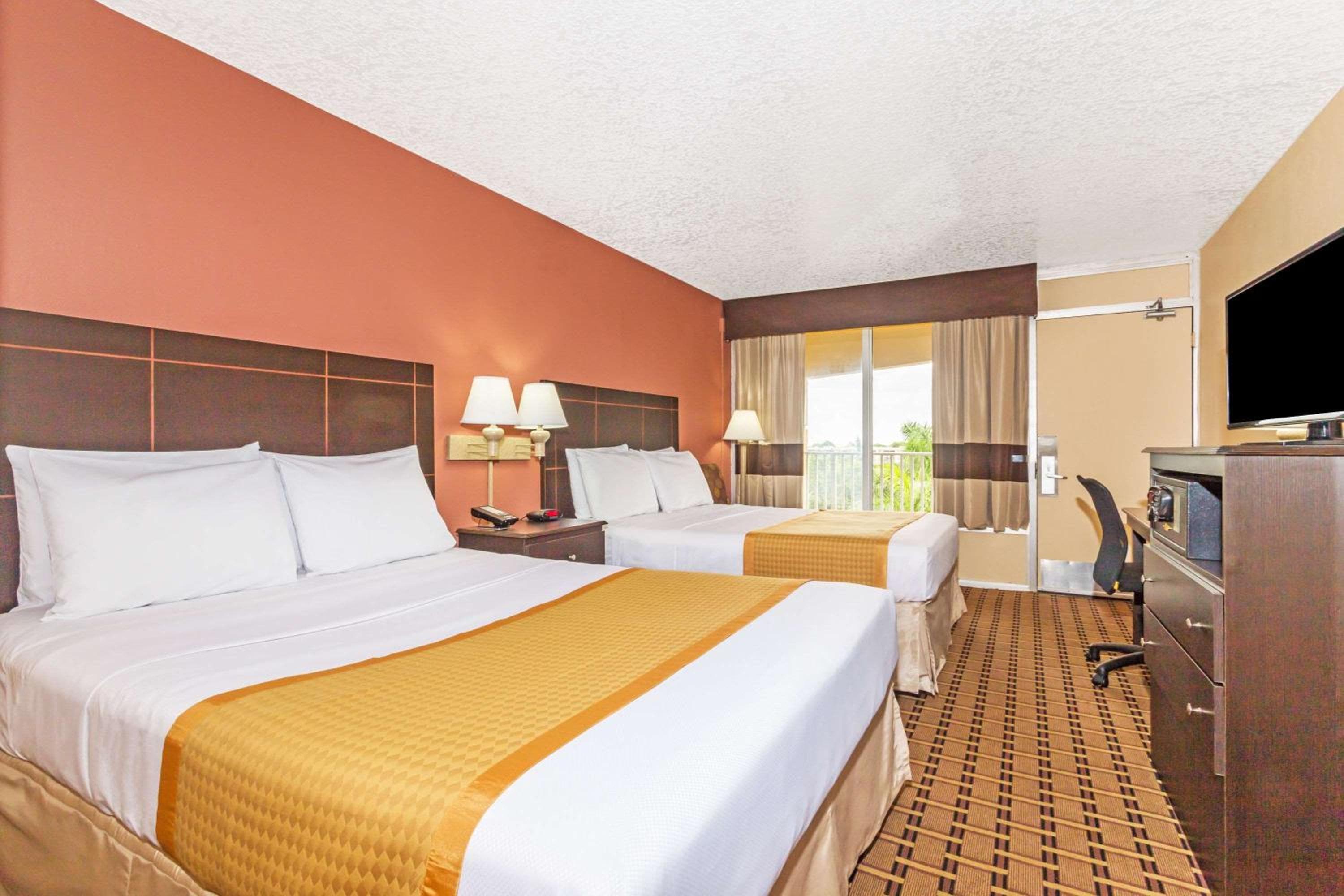 Days Inn by Wyndham Fort Lauderdale-Oakland Park Airport N — 13