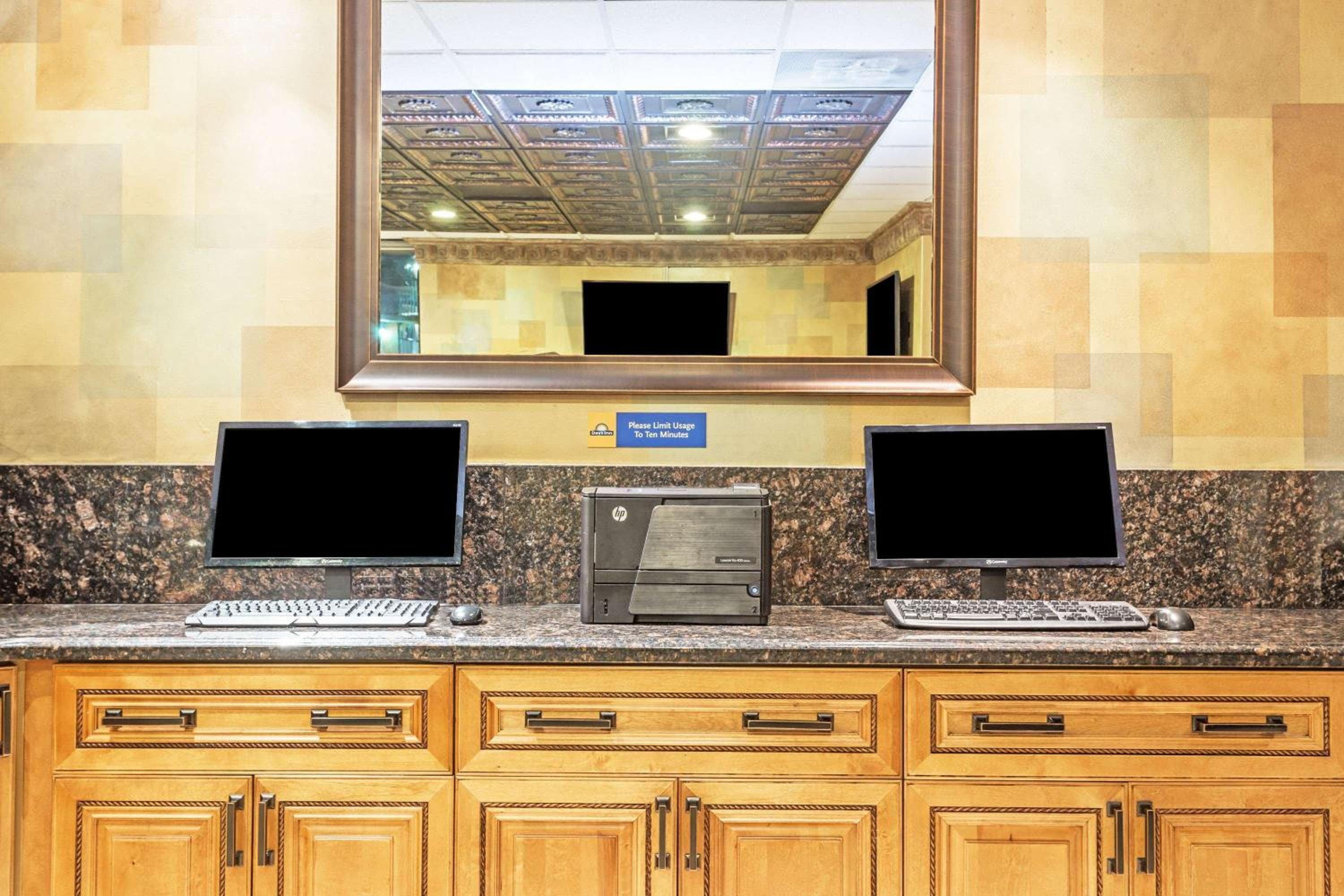 Days Inn by Wyndham Fort Lauderdale-Oakland Park Airport N — 15