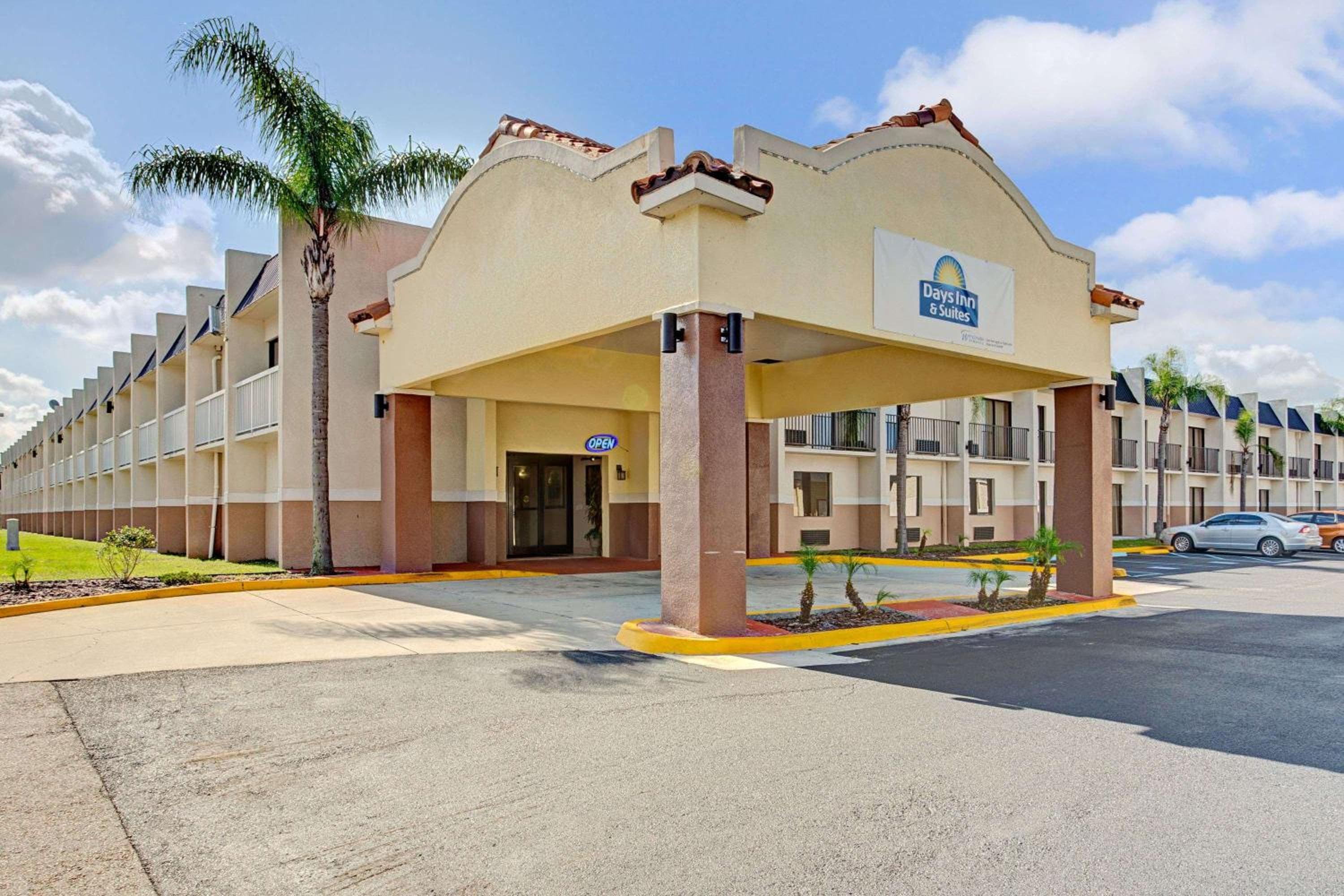 Days Inn & Suites by Wyndham Tampa - Ybor City — 13