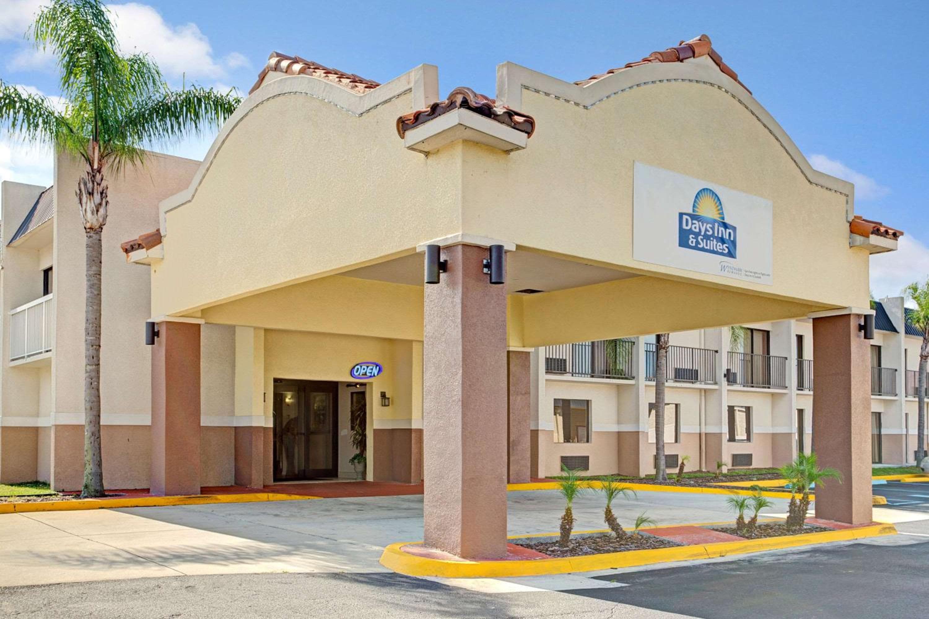 Days Inn & Suites by Wyndham Tampa - Ybor City — 15