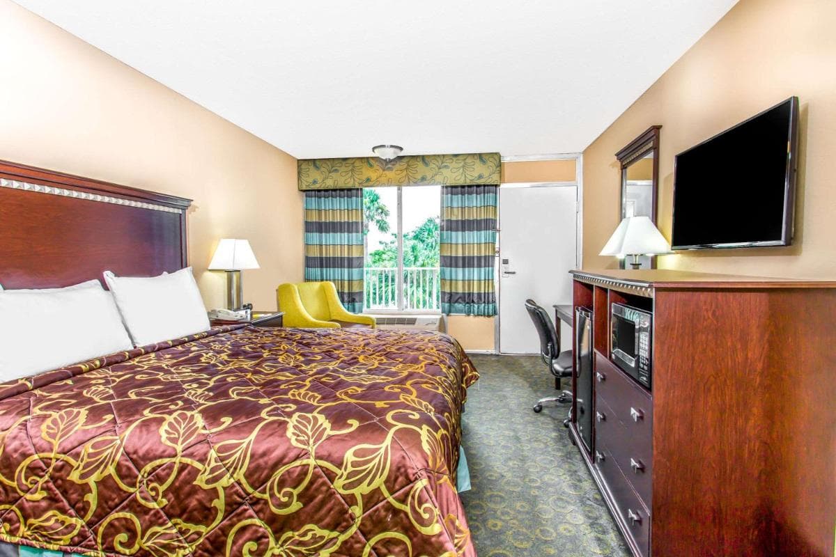 Days Inn by Wyndham Fort Lauderdale Airport Cruise Port — 6