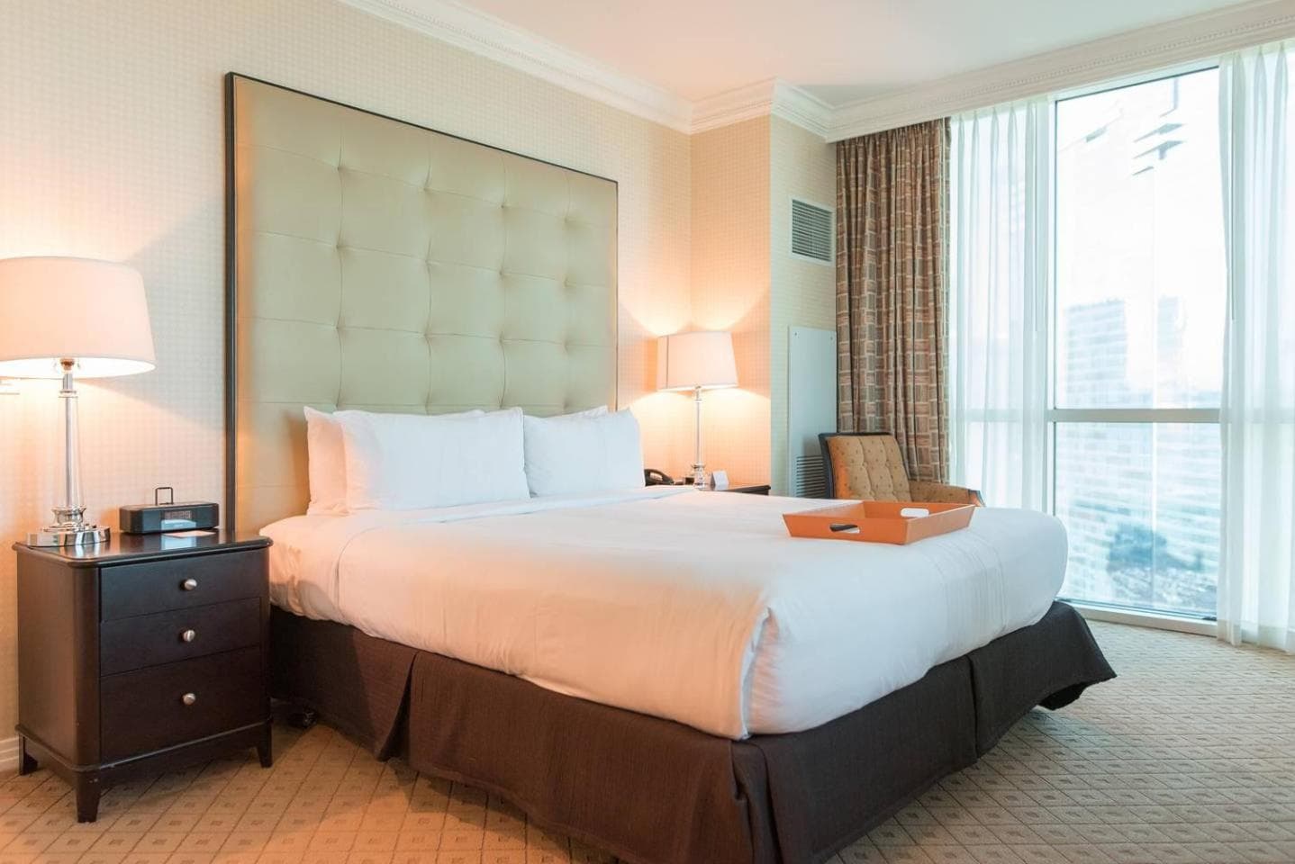 Verdadera suite de 1 dormitorio con balcón y vista al Strip en MGM Signature — 24