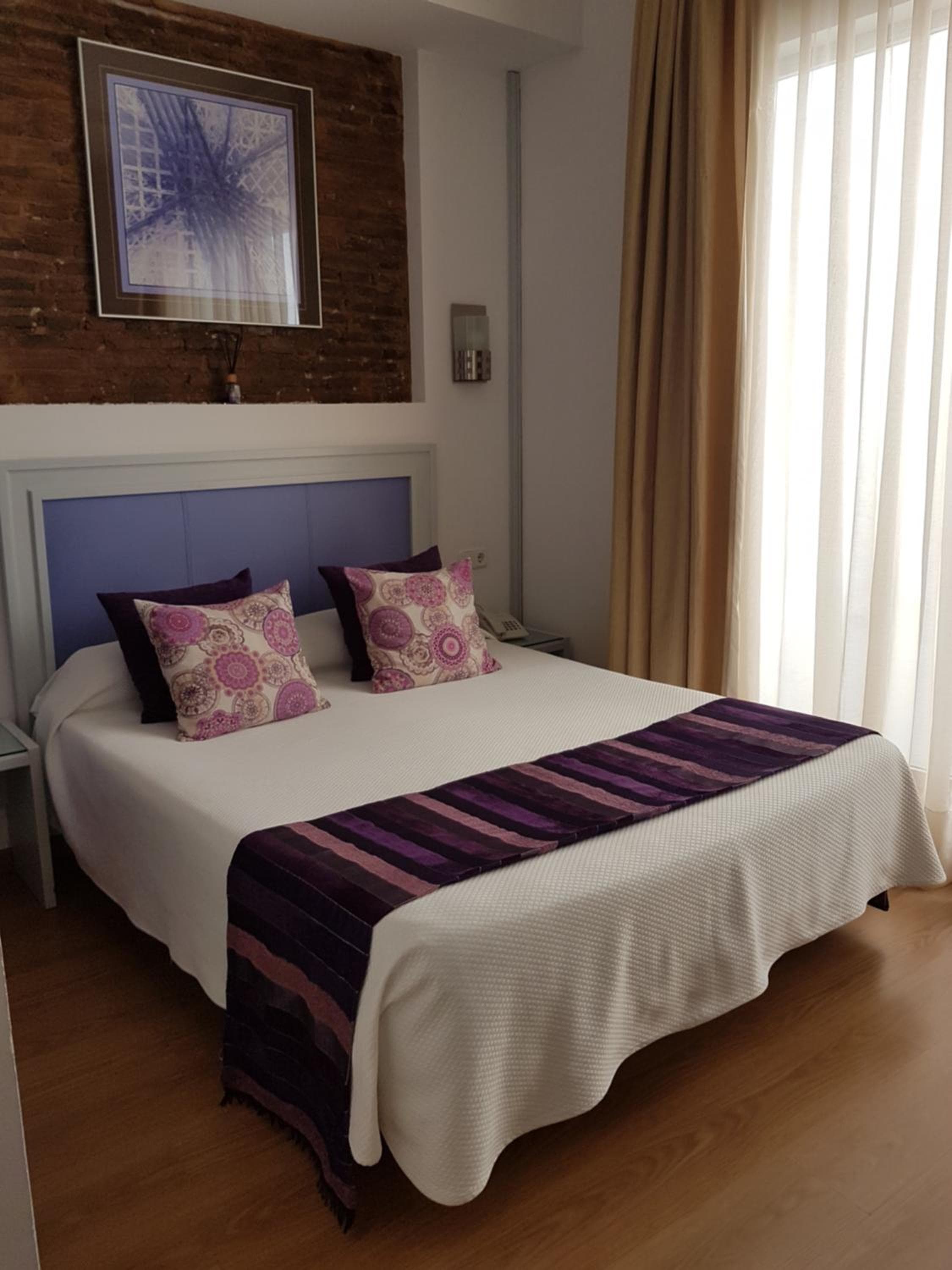 Hotel y Apartamentos Doña Lola — 28