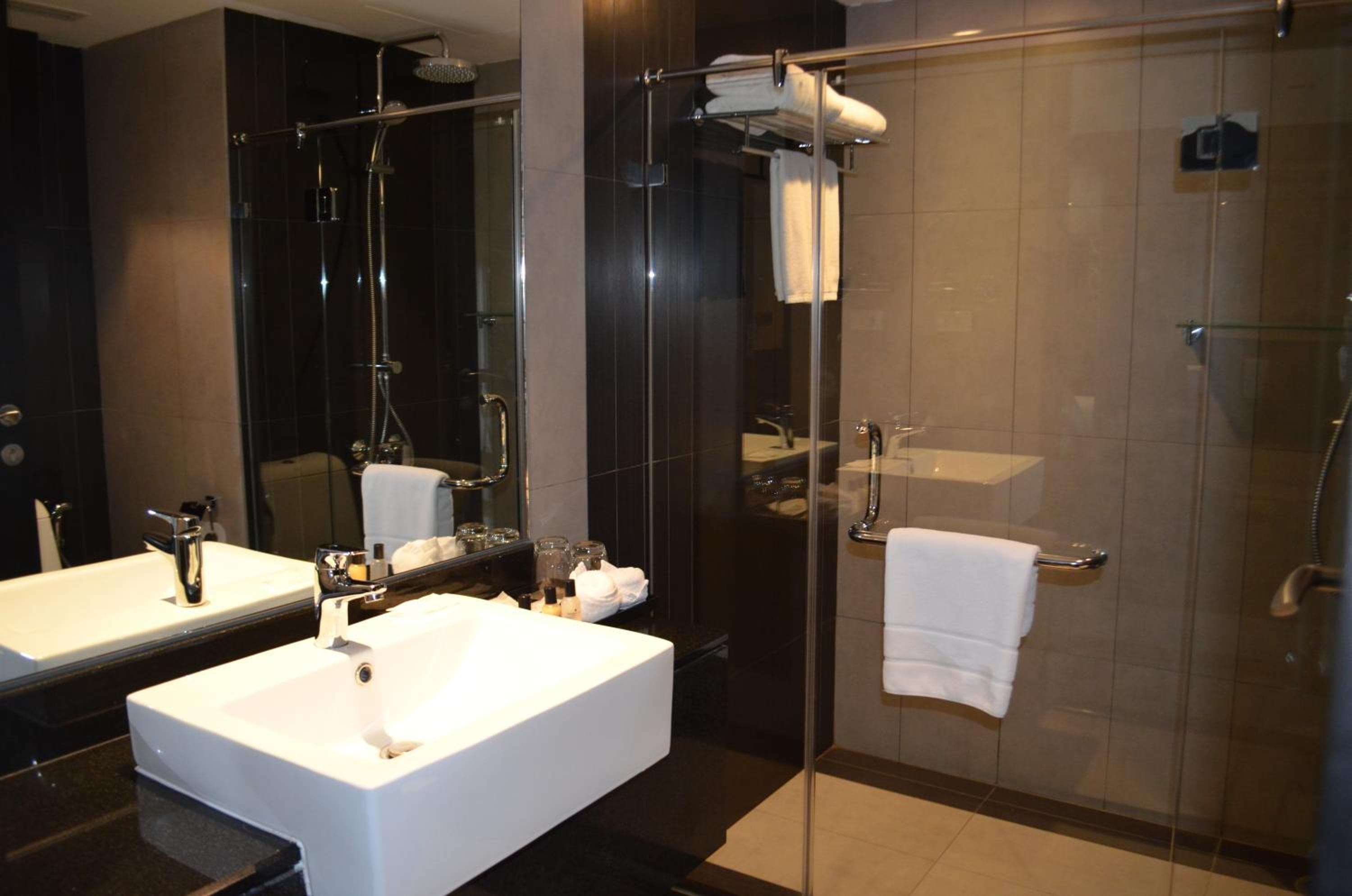 Golden Tulip Mandison Suites — 26