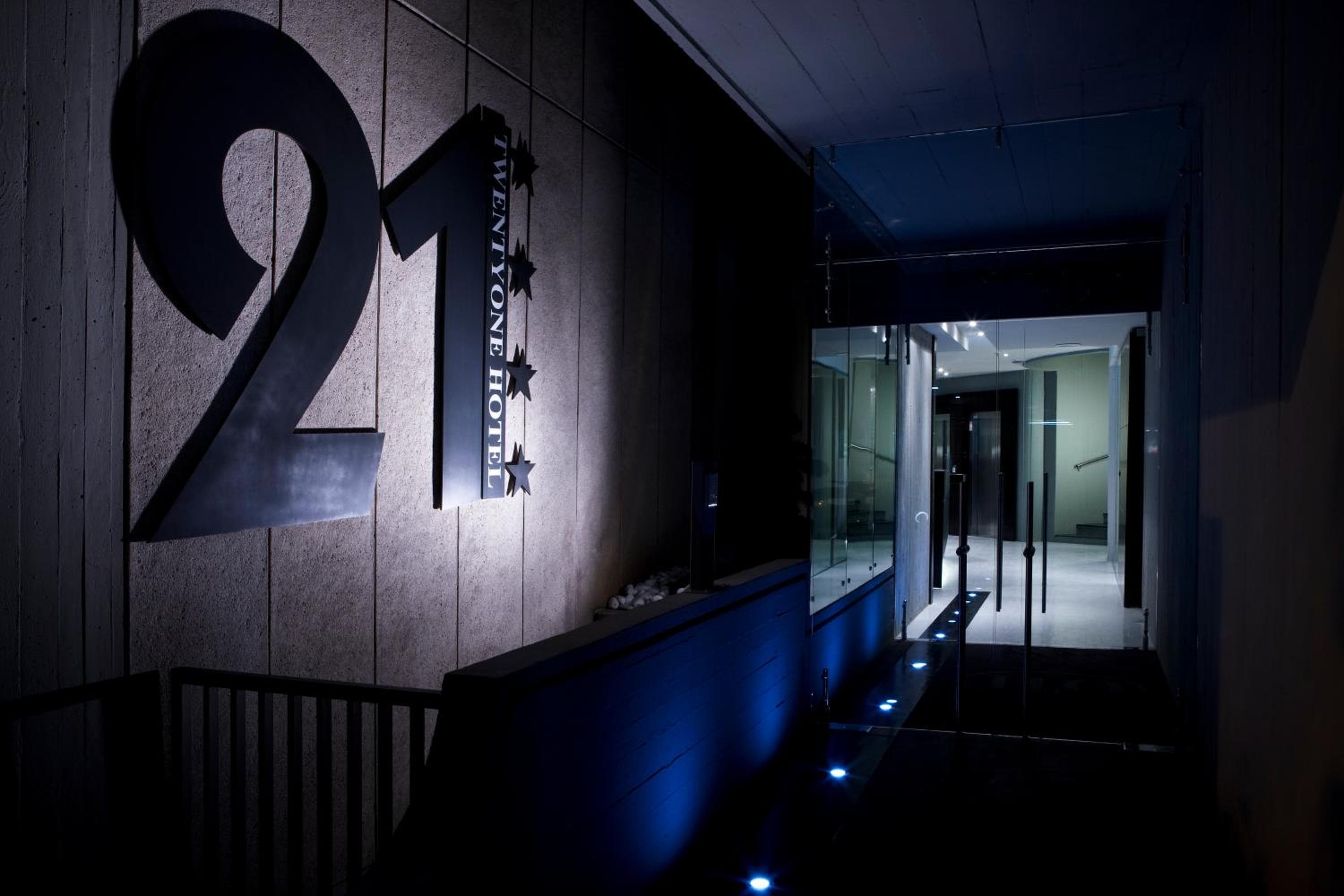 Twentyone Hotel — 17