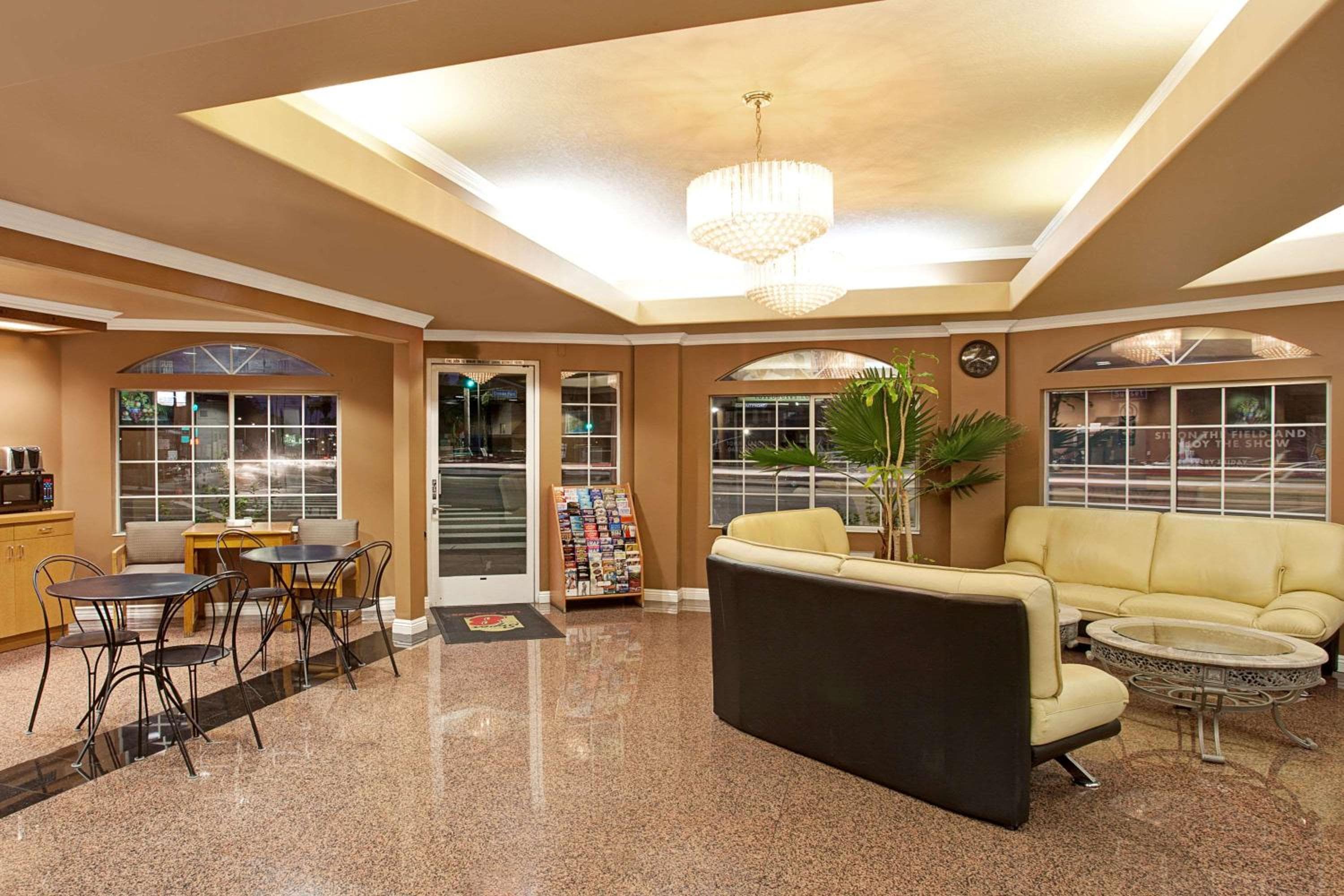 Super 8 by Wyndham Los Ángeles Centro — 6