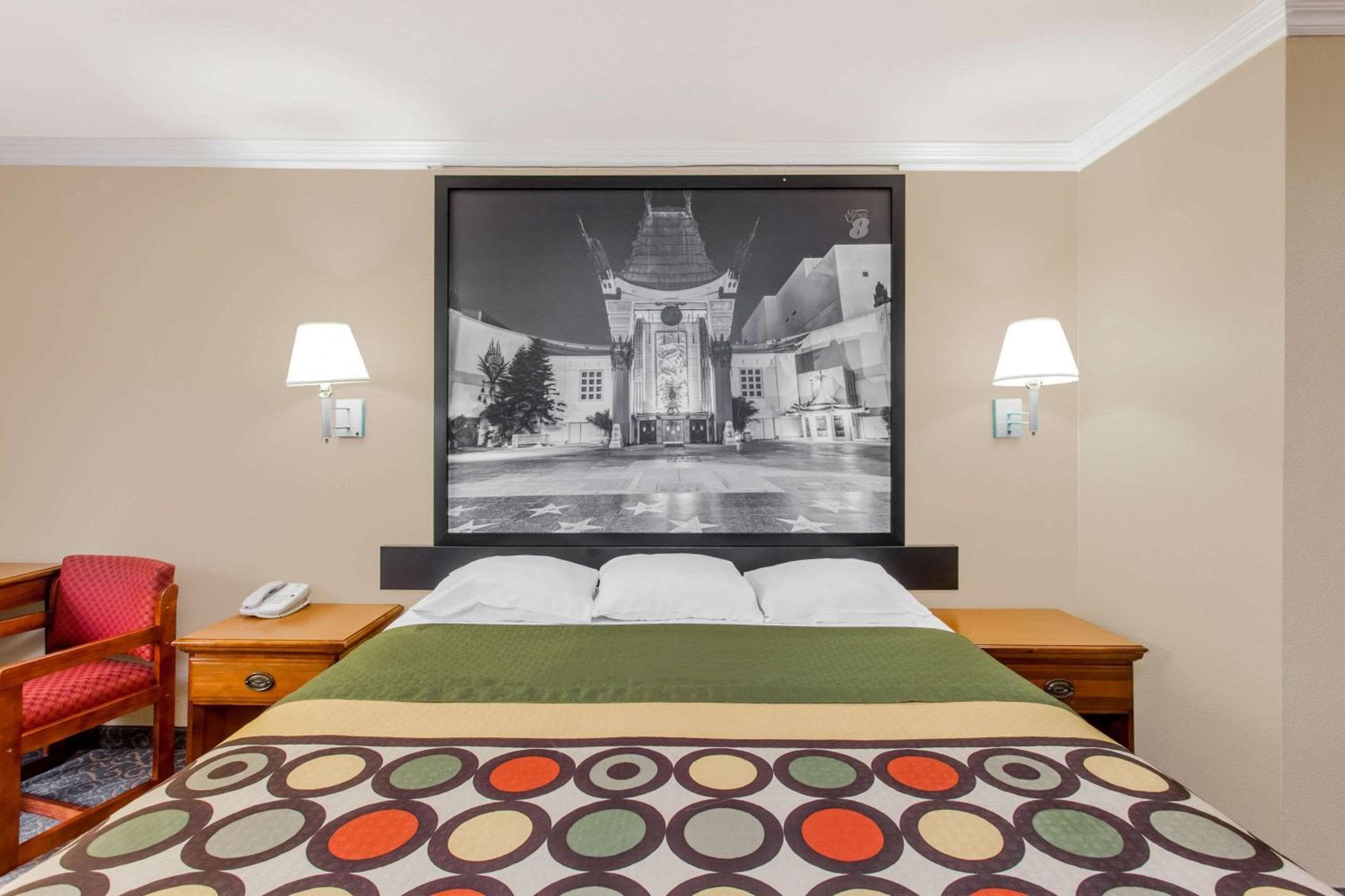 Super 8 by Wyndham Los Ángeles Centro — 9