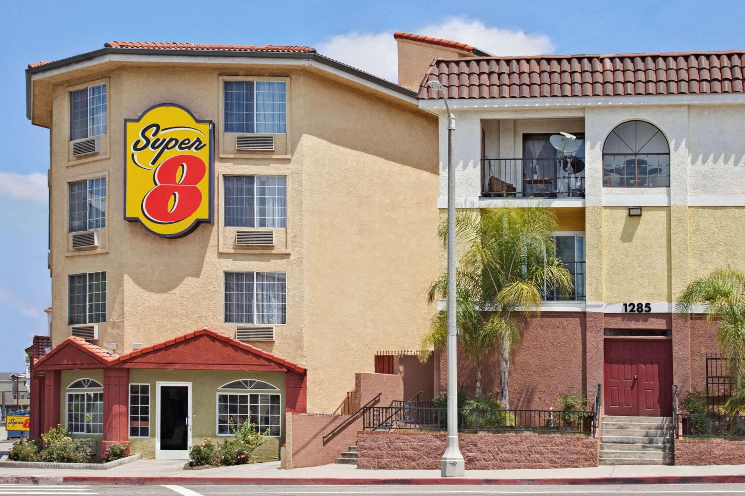 Super 8 by Wyndham Los Ángeles Centro — 2