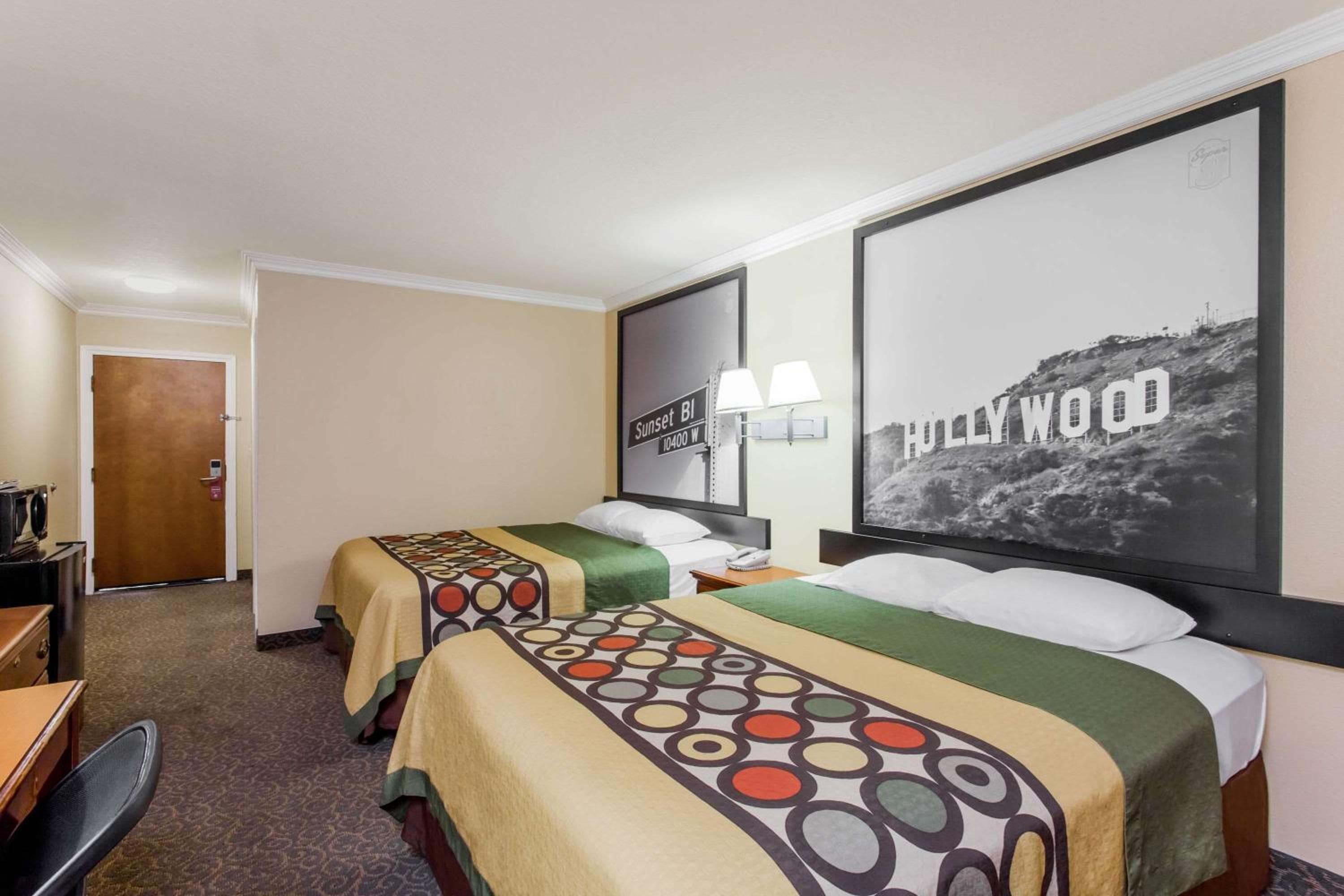 Super 8 by Wyndham Los Ángeles Centro — 11