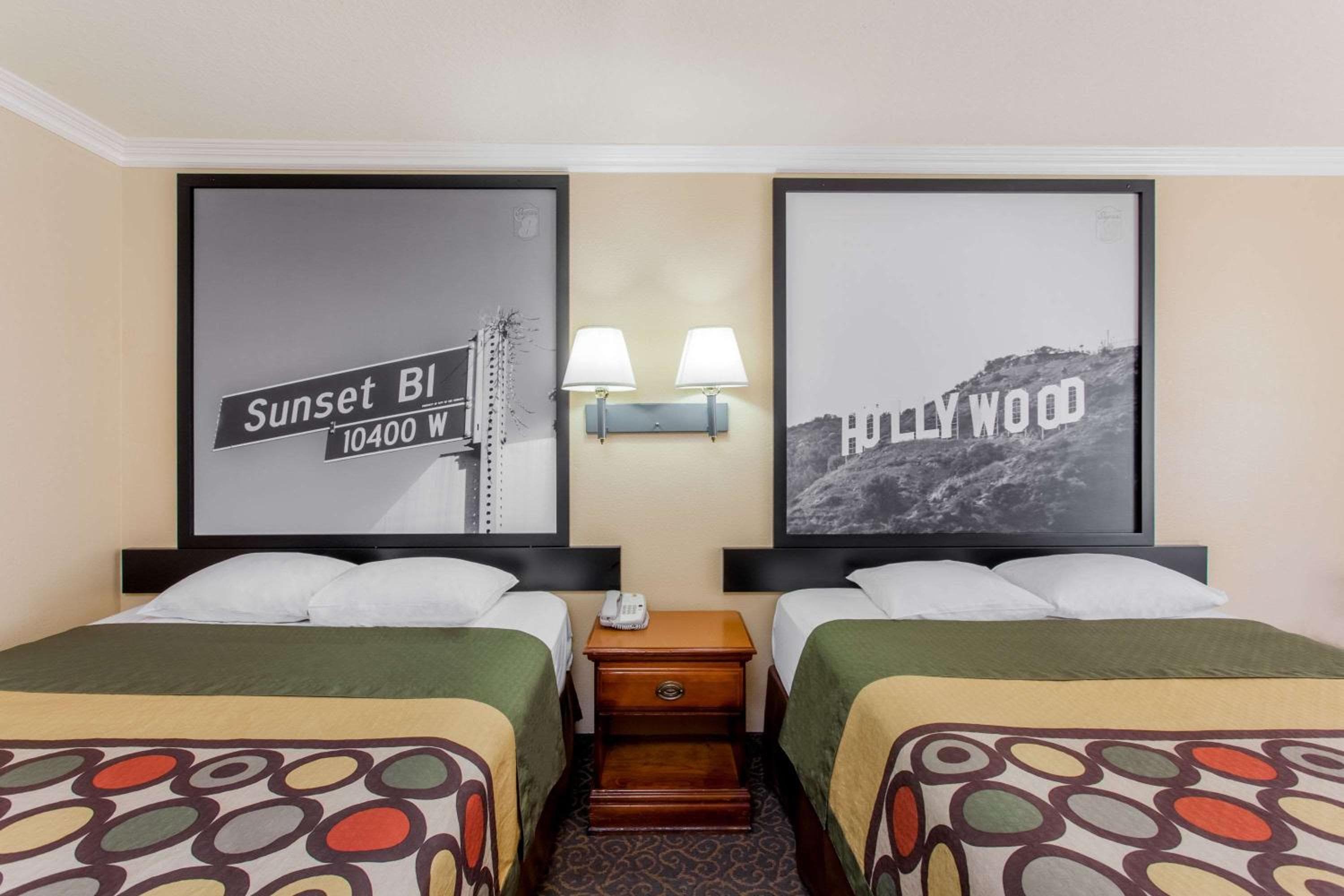 Super 8 by Wyndham Los Ángeles Centro — 10