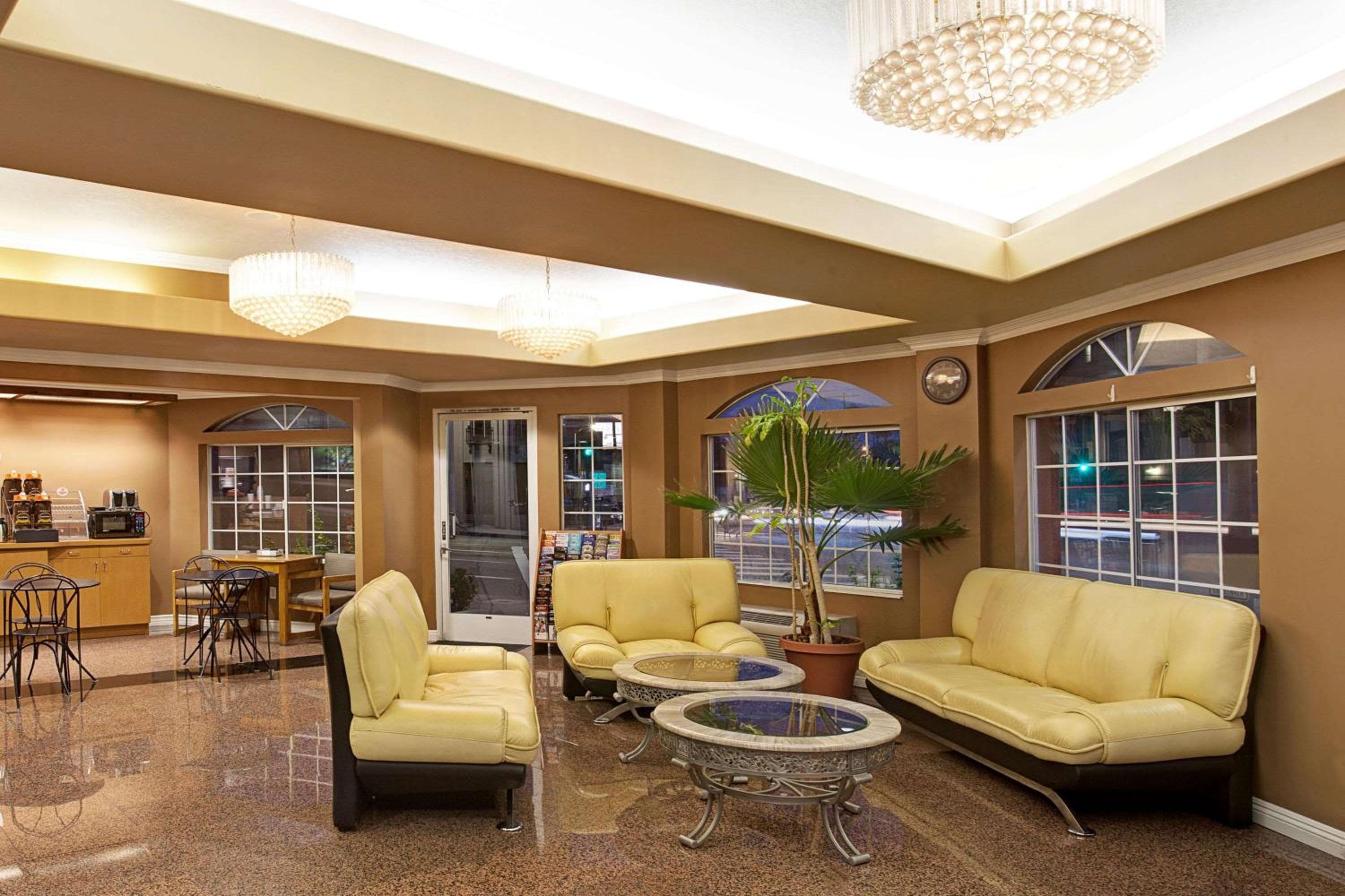 Super 8 by Wyndham Los Ángeles Centro — 5