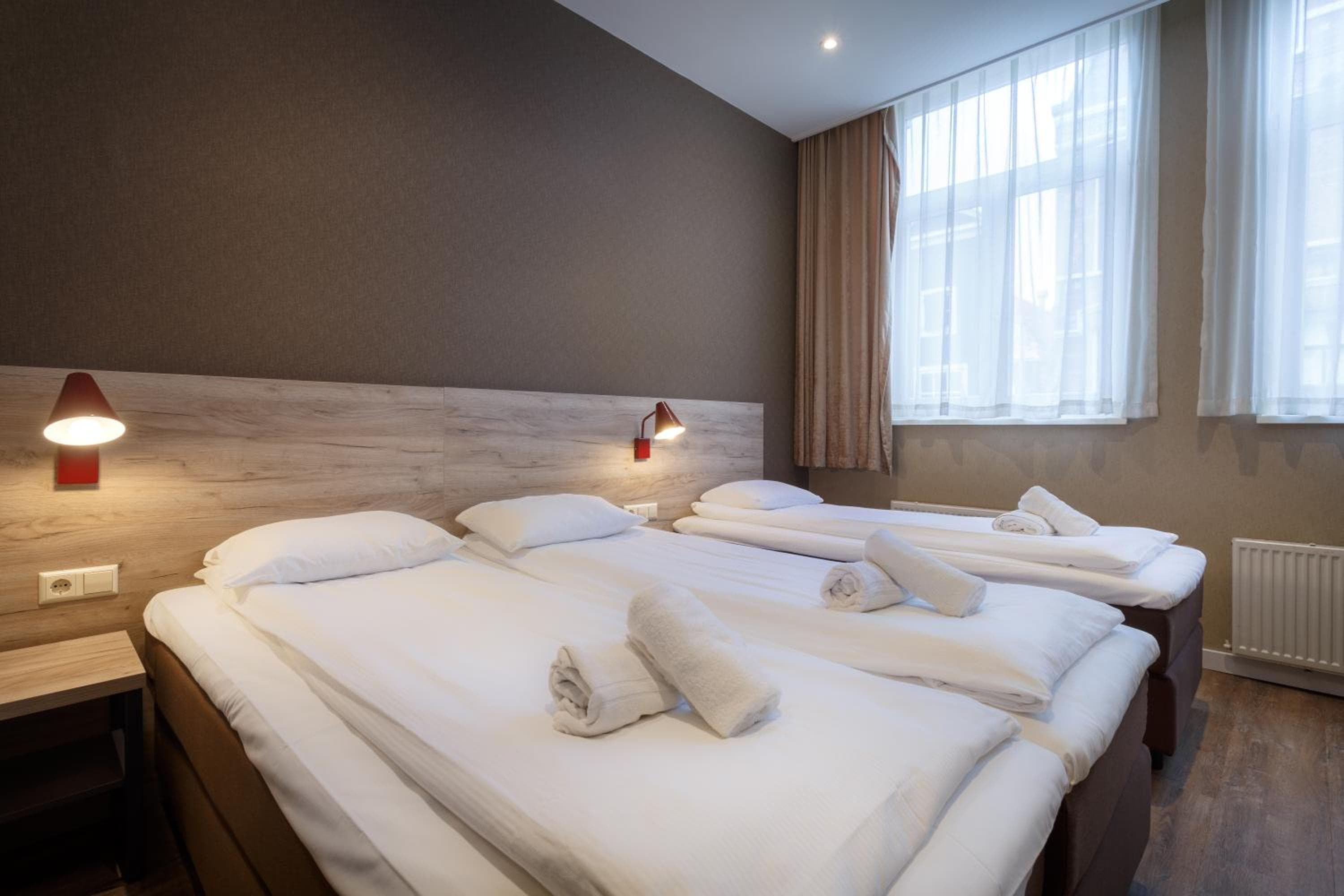 Amsterdam Downtown Hotel — 23