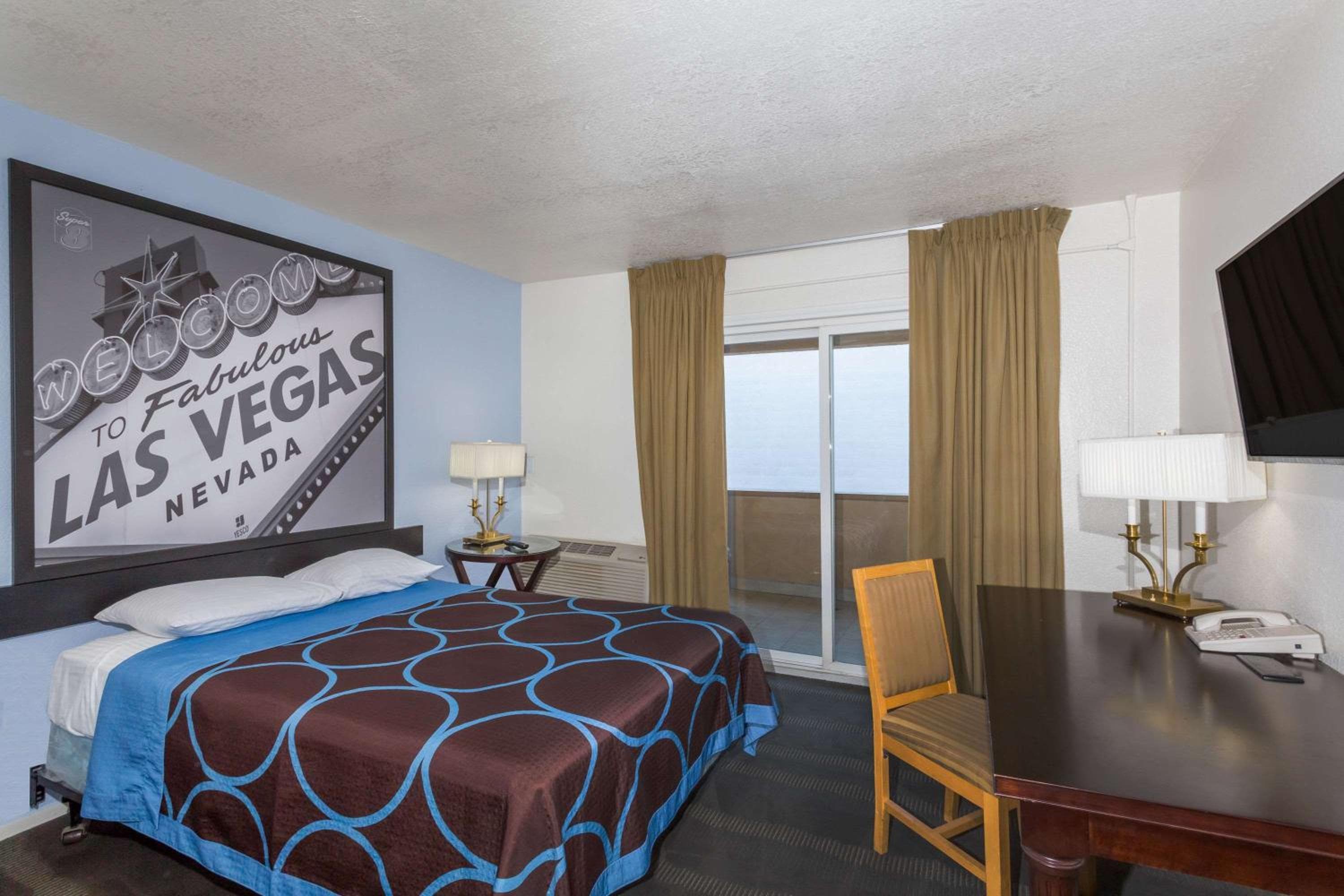 Super 8 by Wyndham Las Vegas North Strip/Zona de Fremont St. — 6