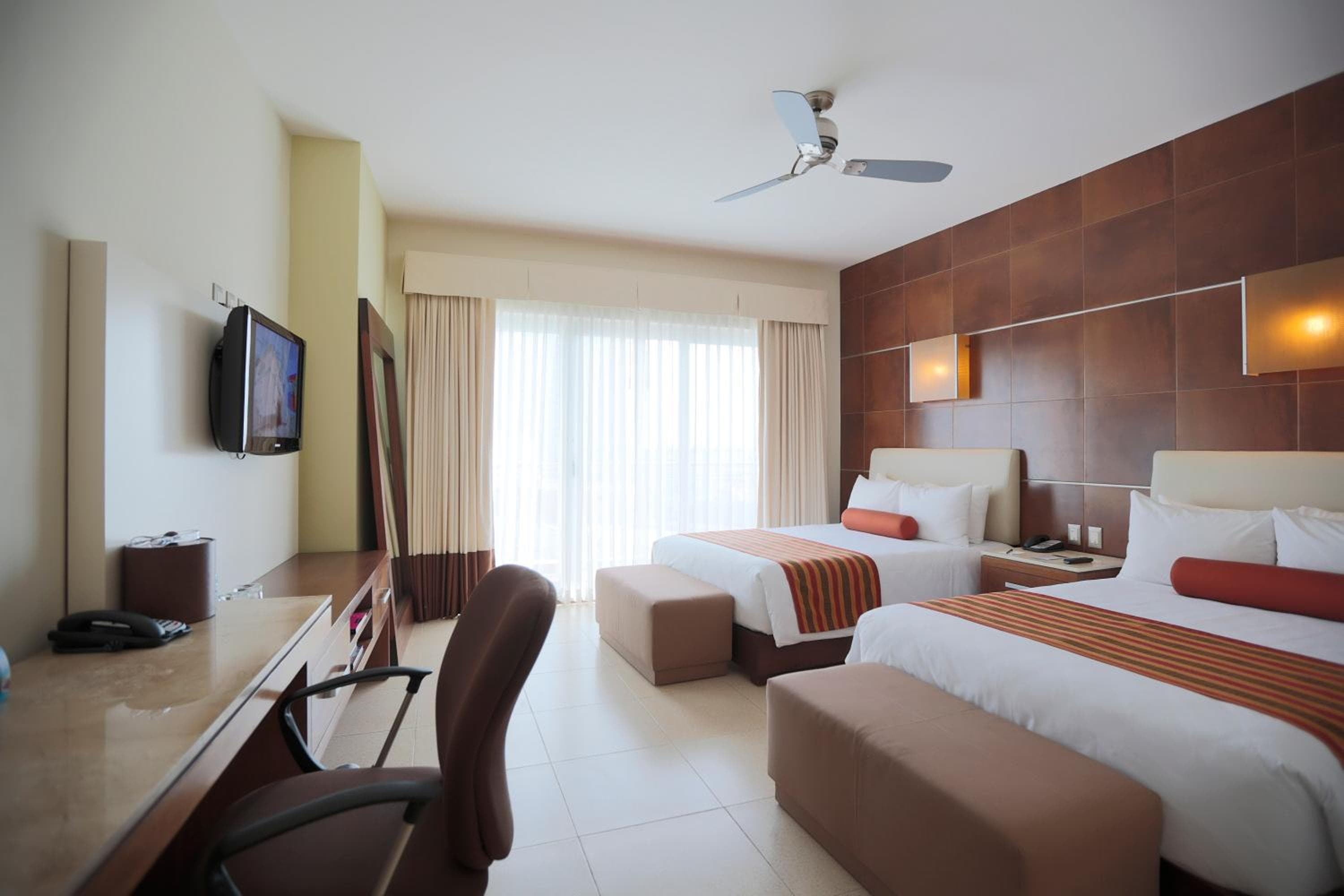 Krystal Urban Cancún & Club de Playa — 4