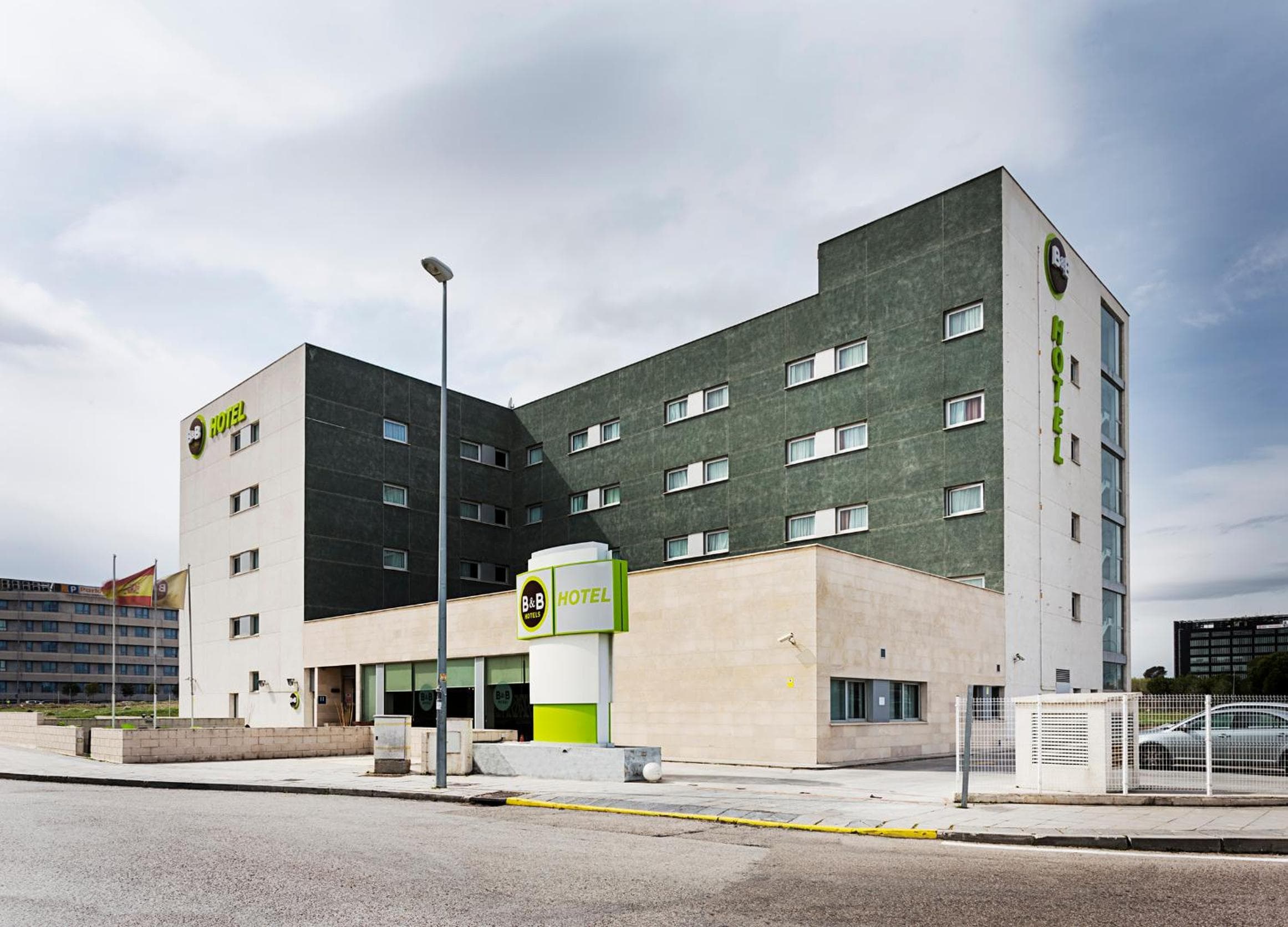 B&B HOTEL Madrid Aeropuerto T1 T2 T3 — 24