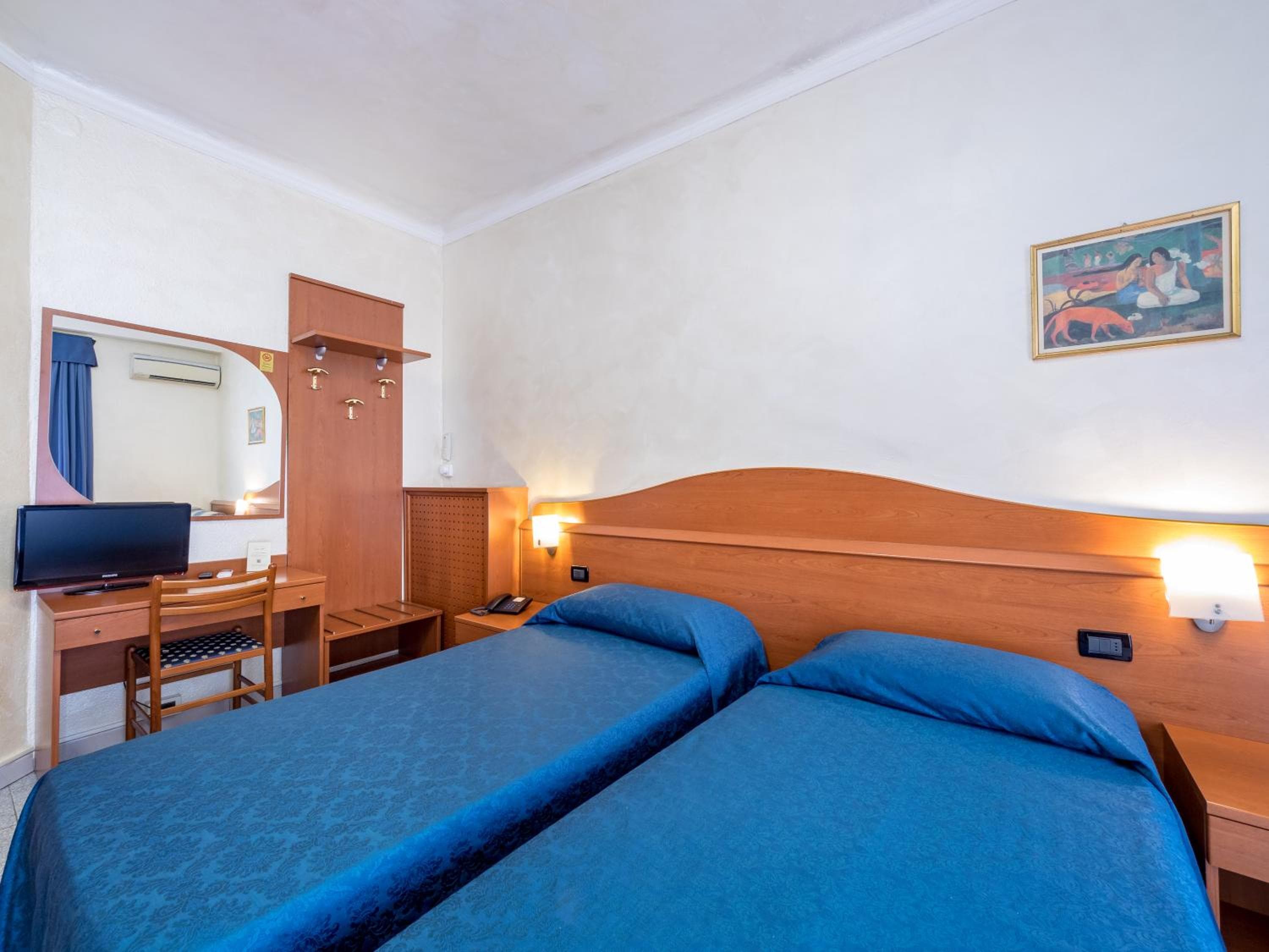 Hotel Aurora — 5