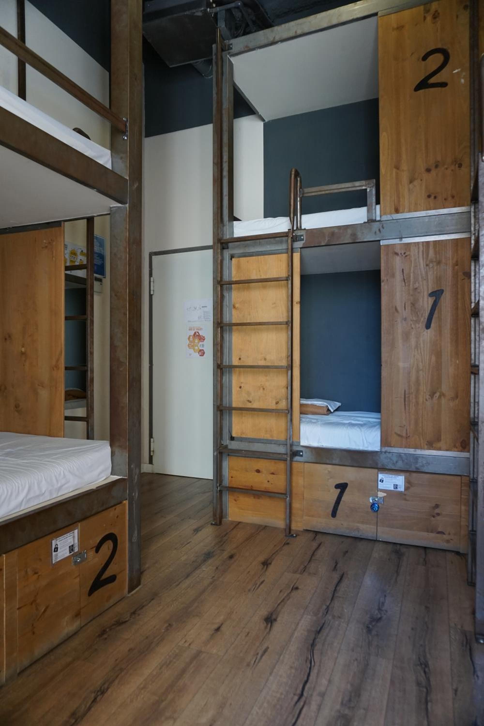 Black Swan Hostel Sevilla — 13