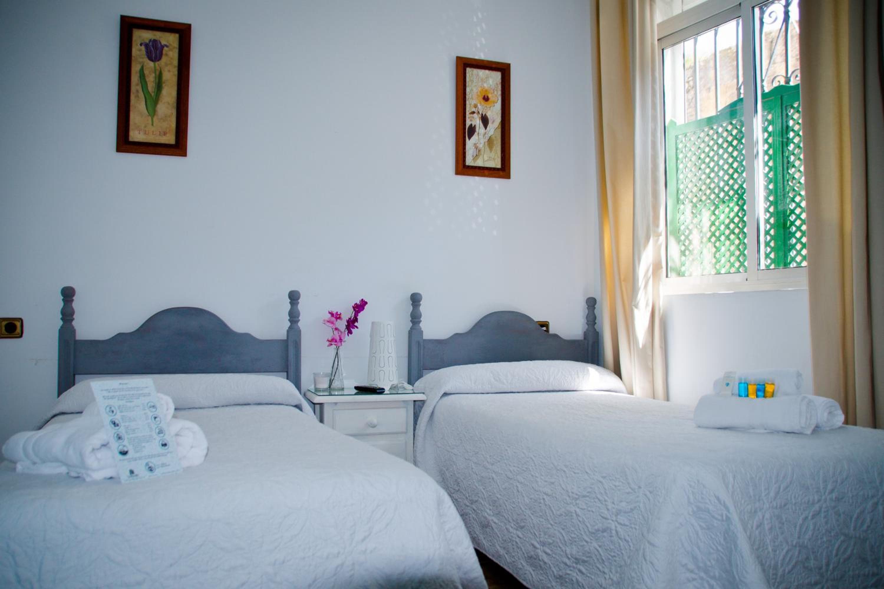 Hostal La Muralla — 4