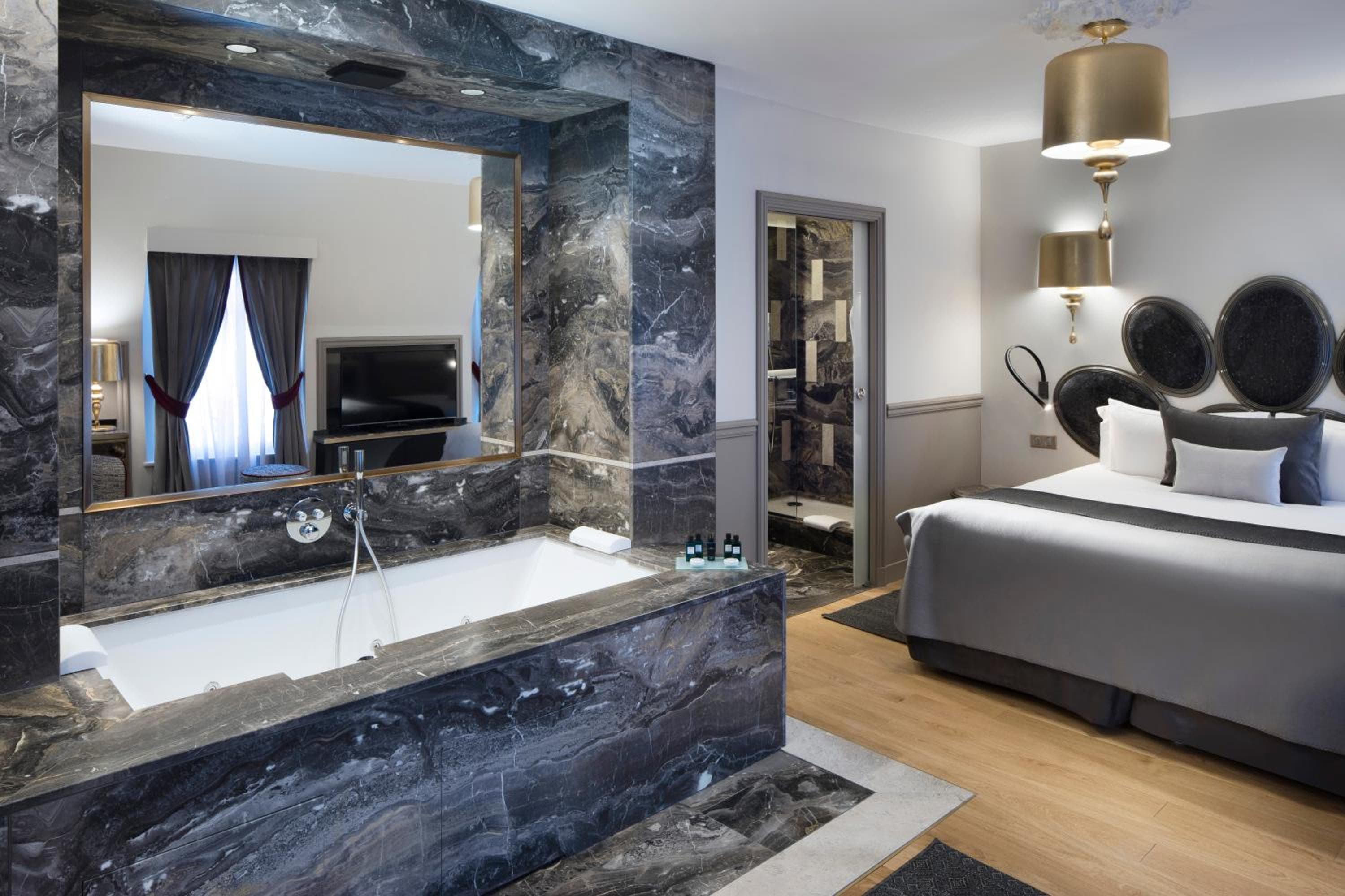 Hotel Lumen Paris Louvre — 15