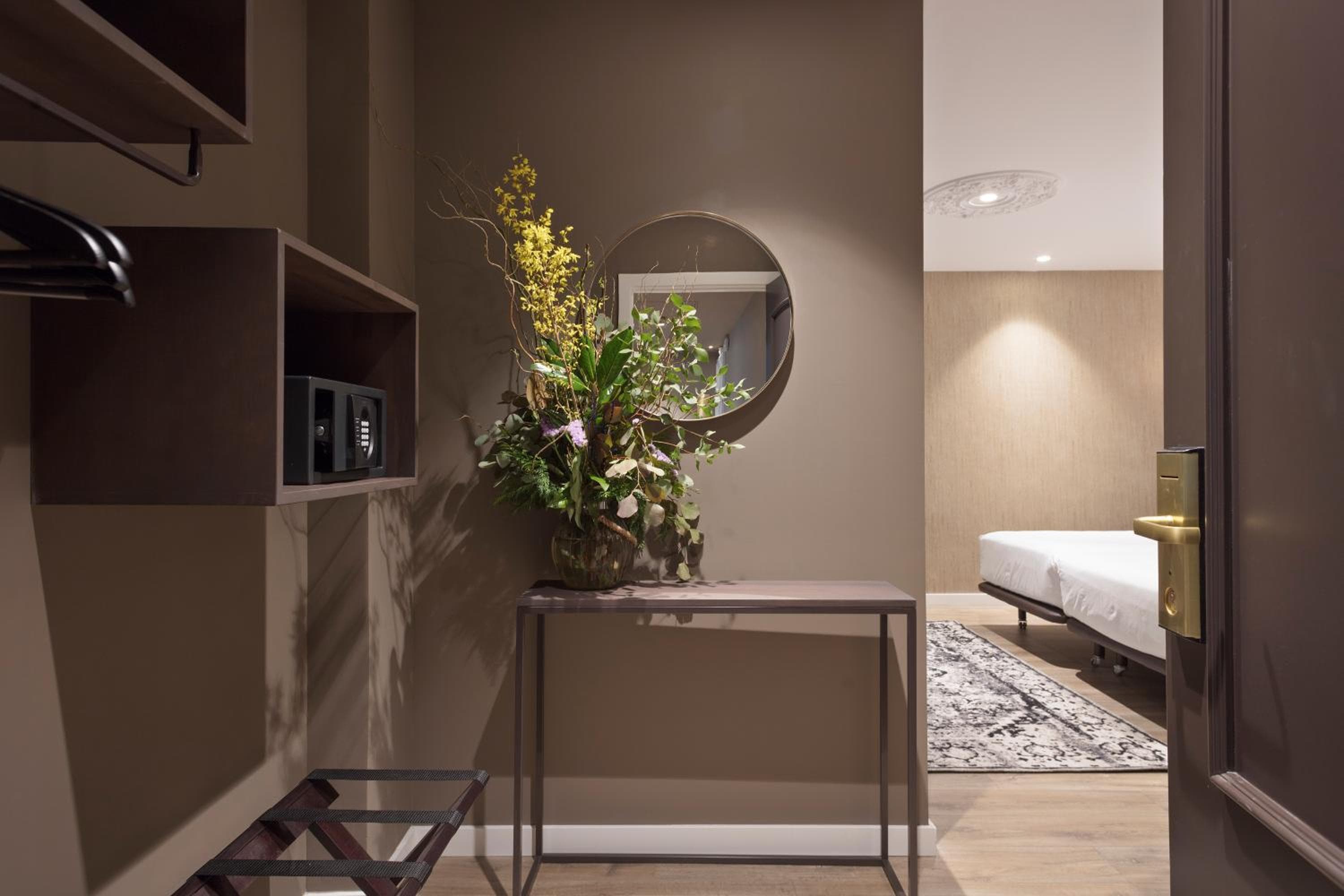 Acta Splendid — 23