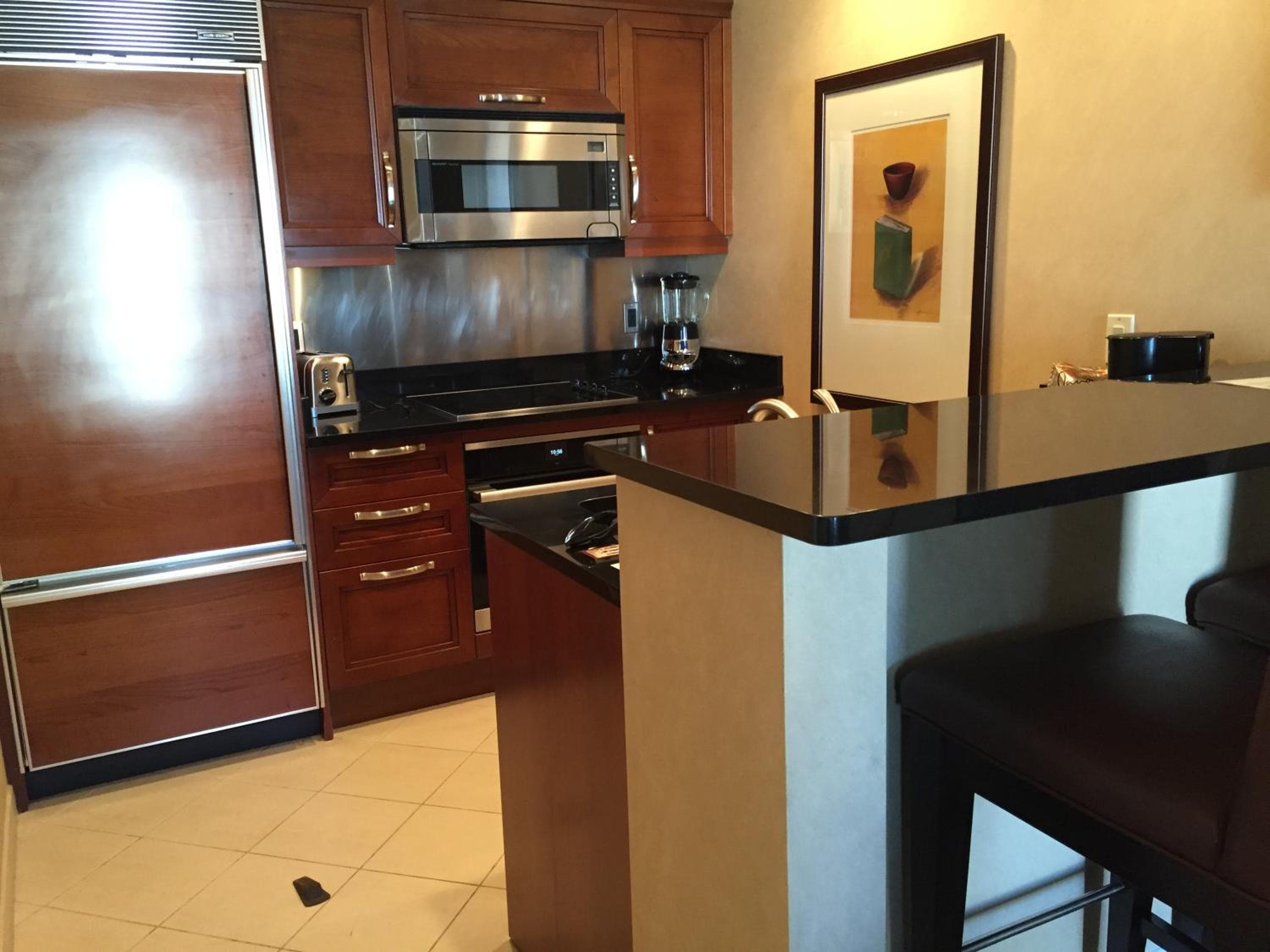 Verdadera suite de 1 dormitorio con balcón y vista al Strip en MGM Signature — 11