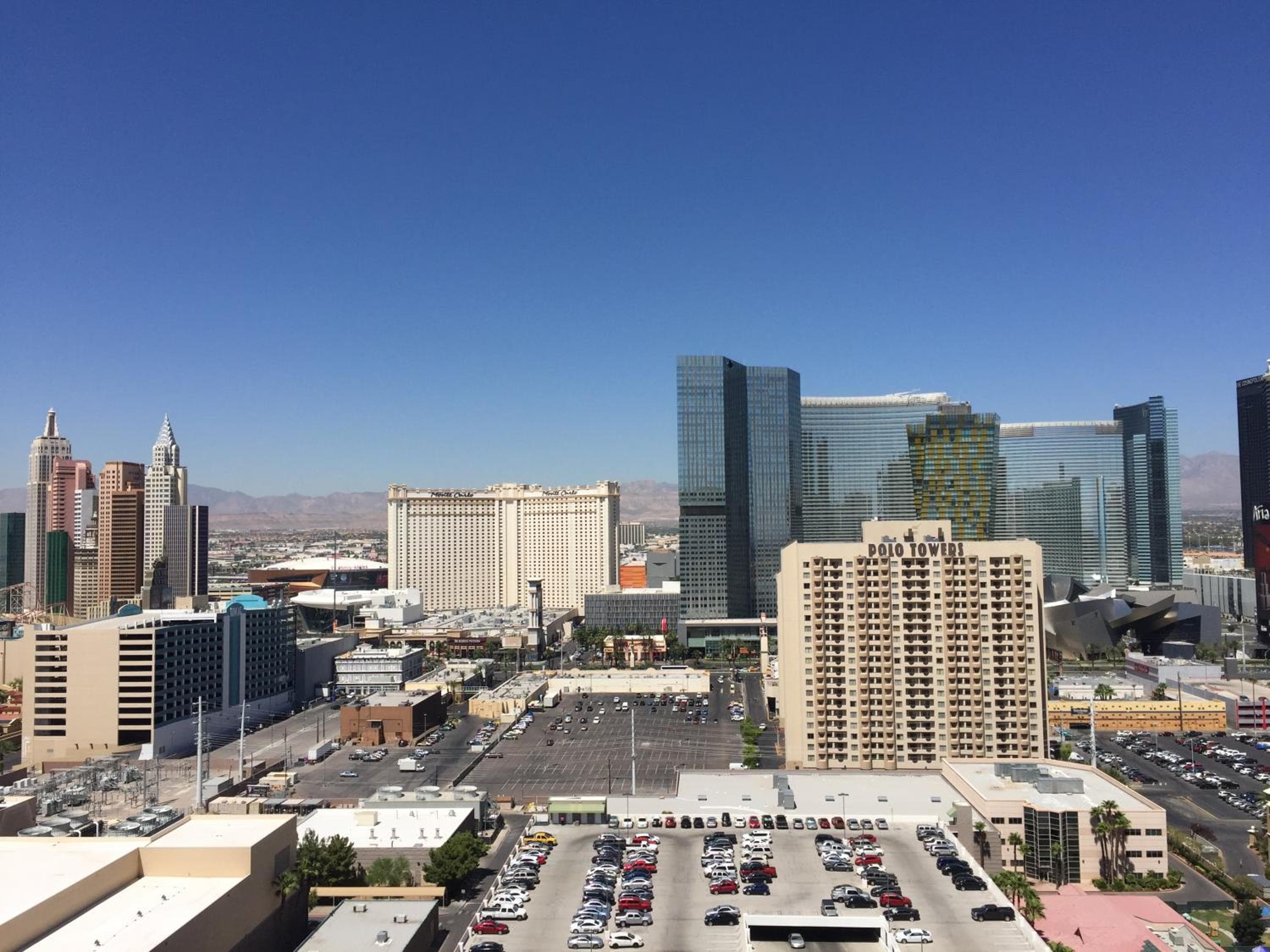 Verdadera suite de 1 dormitorio con balcón y vista al Strip en MGM Signature — 13