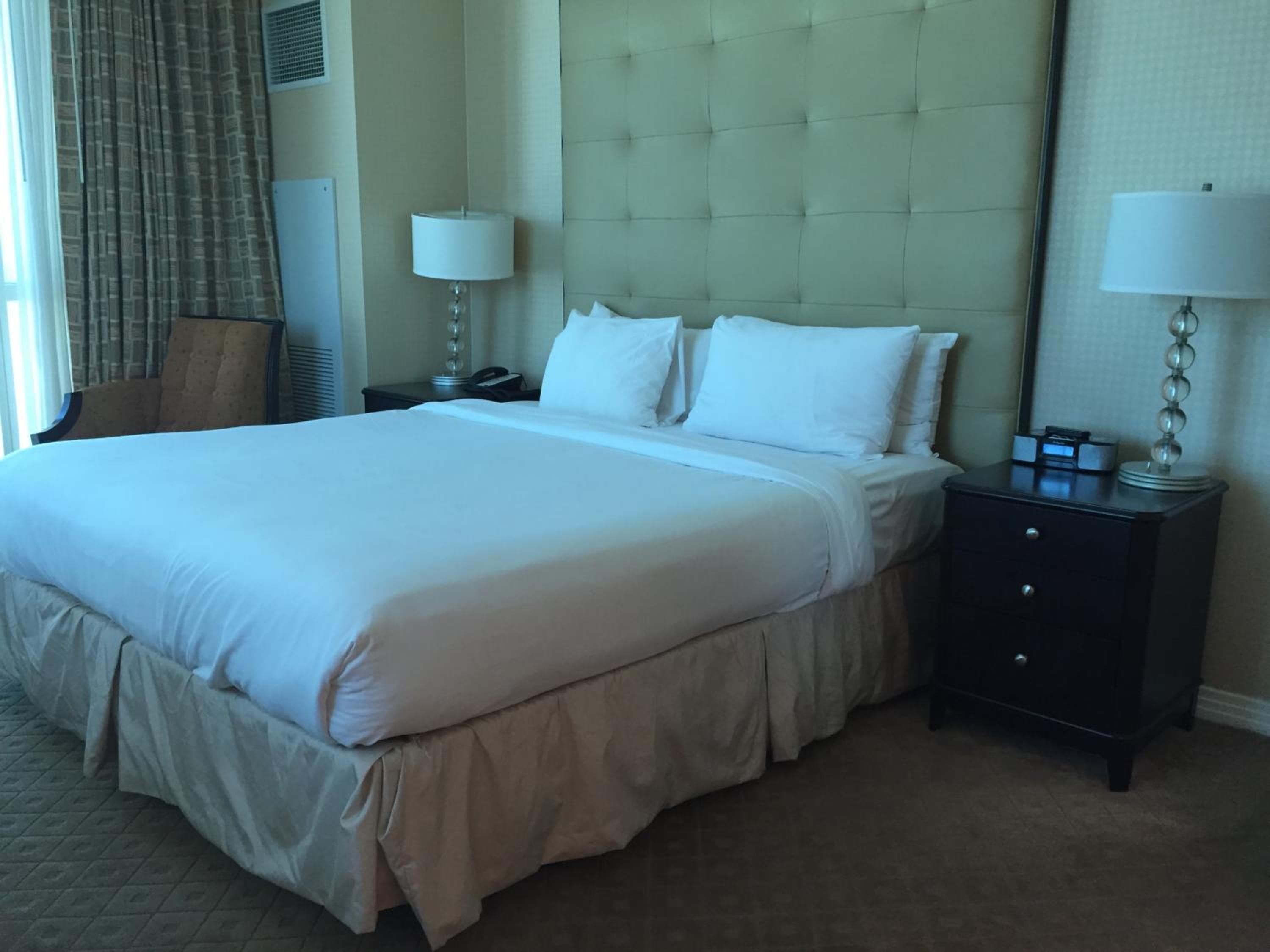 Verdadera suite de 1 dormitorio con balcón y vista al Strip en MGM Signature — 14